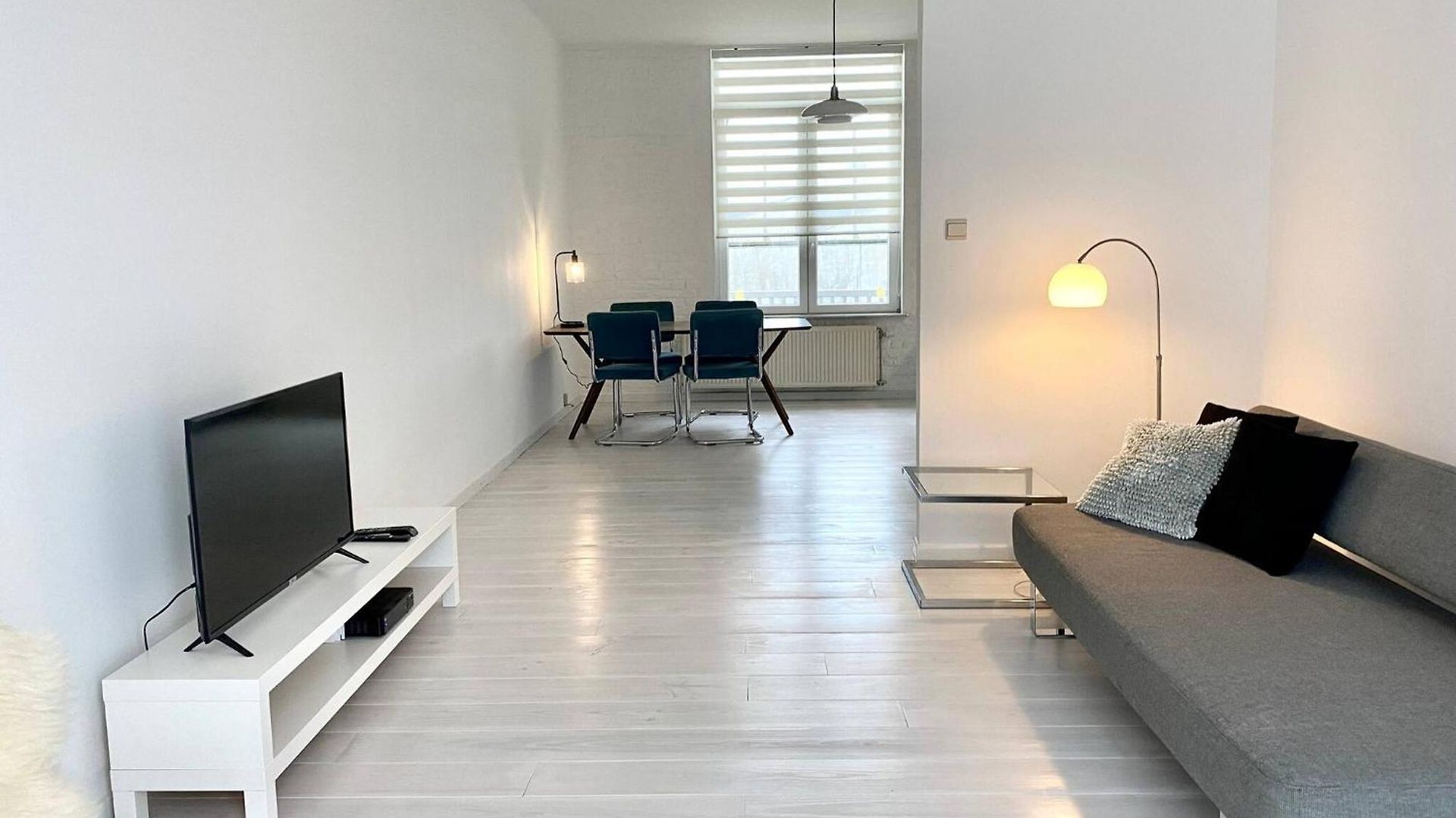 Apartment Wit Ii, Near Metro, Train N7670 *