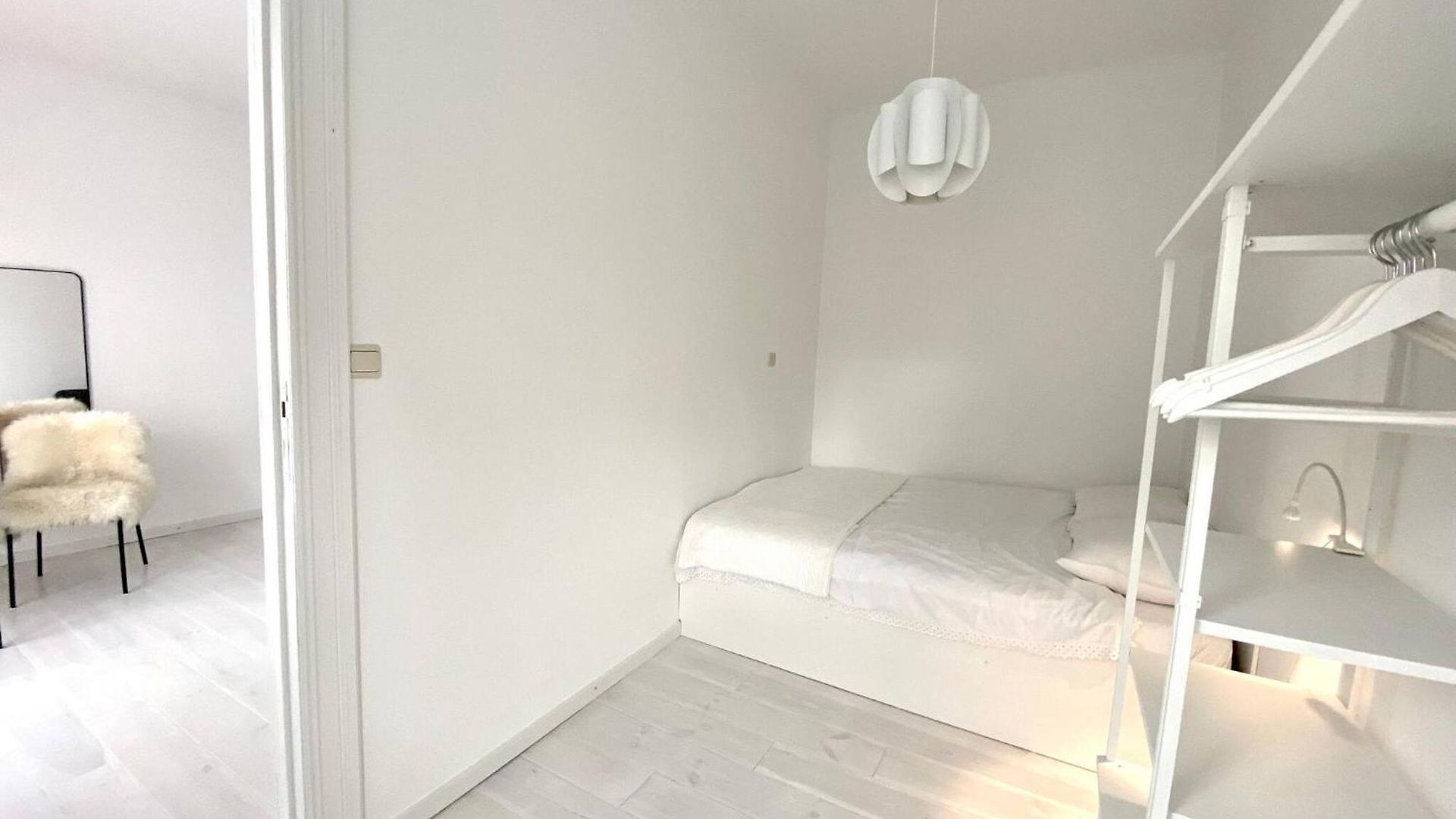 Apartment Wit Ii, Near Metro, Train N7670 *