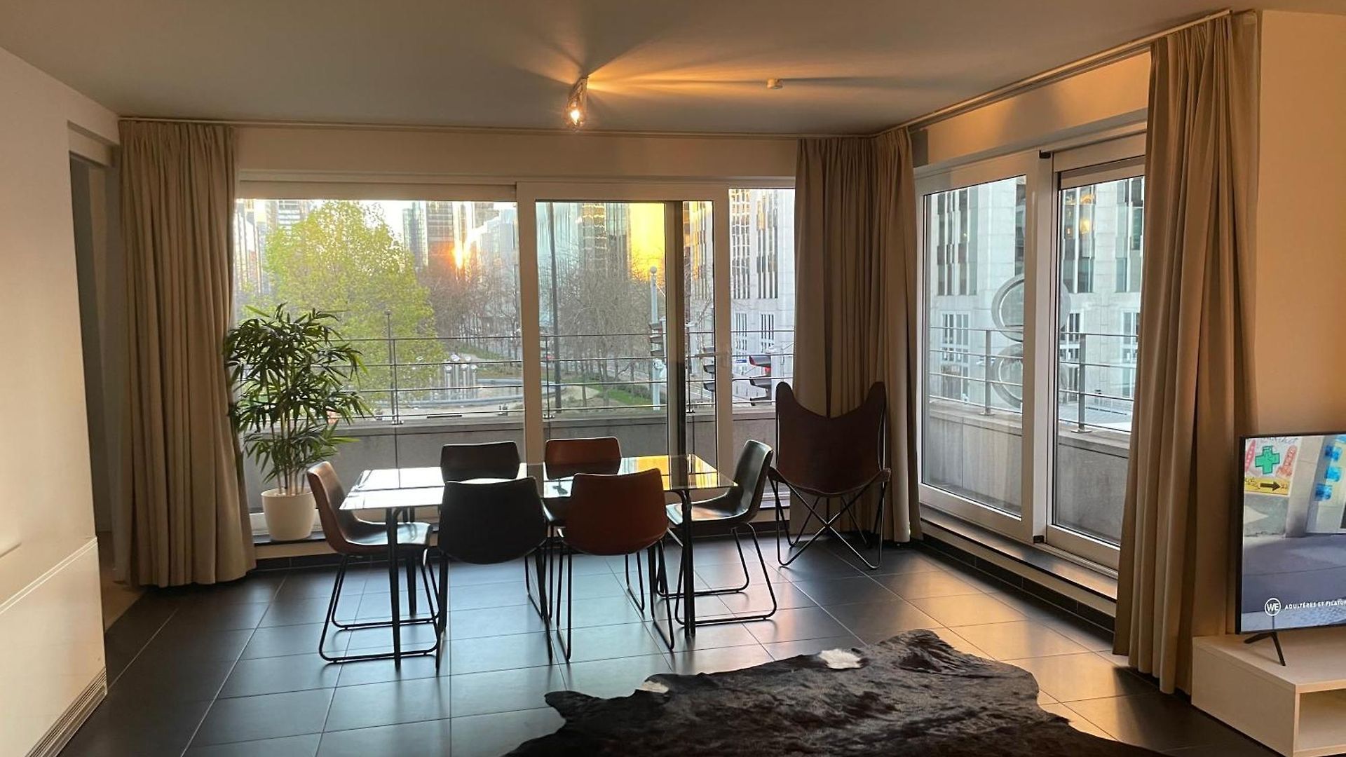 Apartment In Heart Of With Balcony View