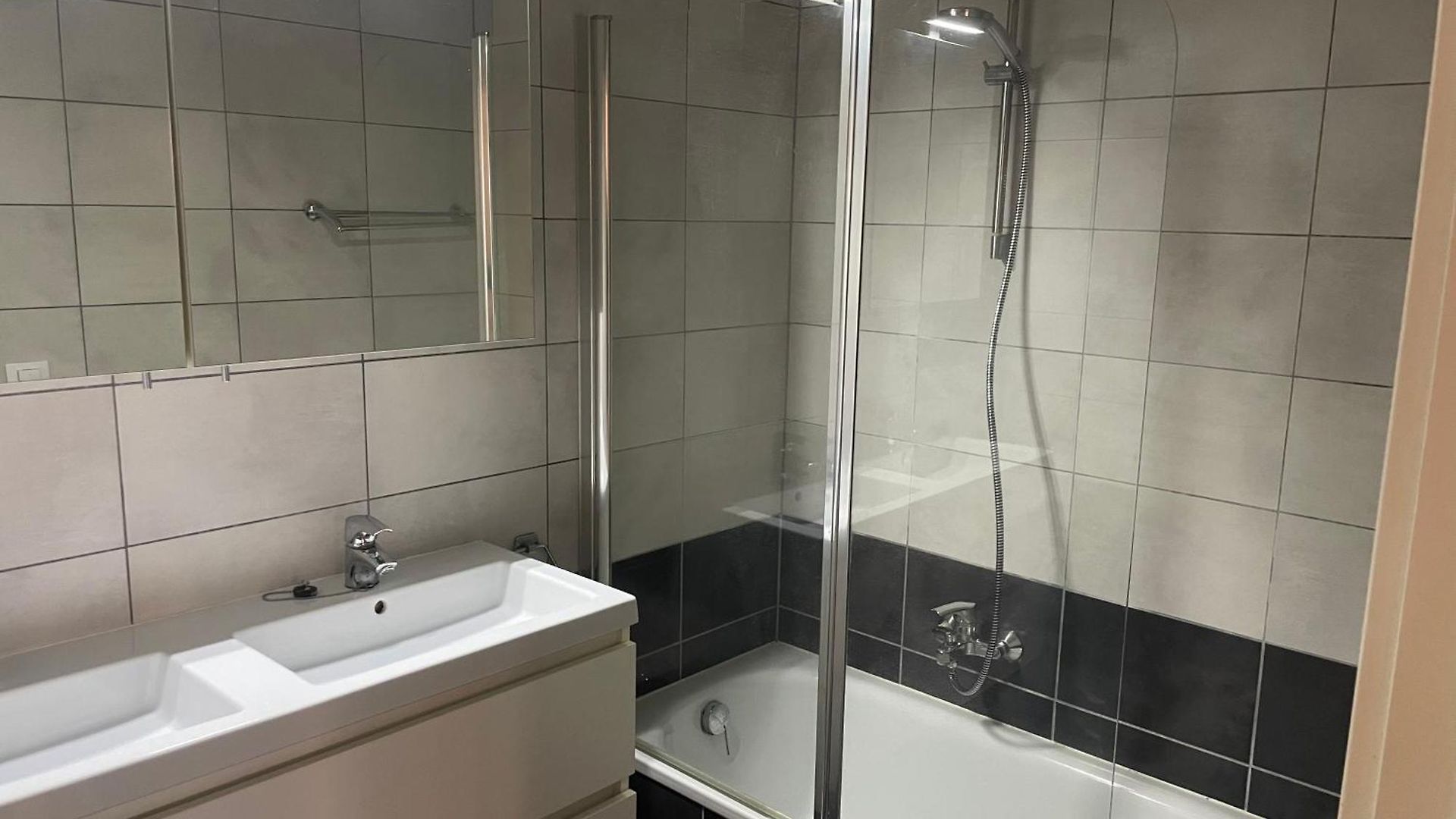 Apartment In Heart Of With Balcony View *