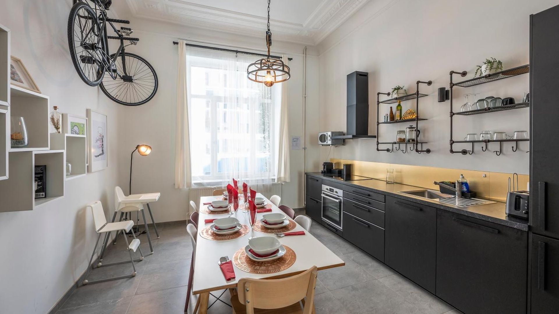 Superb 3 Bedroom & 3 Bathroom Duplex In Centre