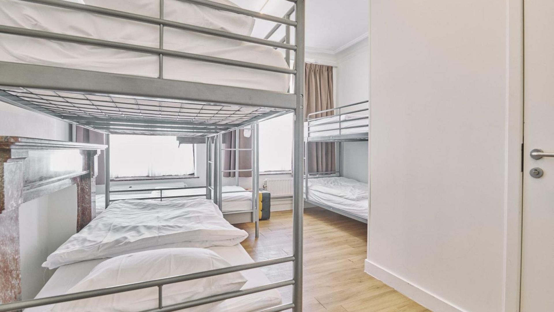Hostel The Legacy By 2go4 Center *