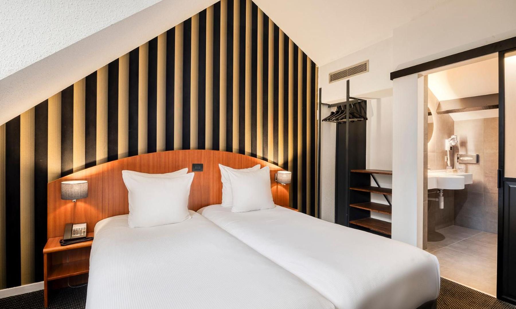Aris Grand Place Hotel 3*