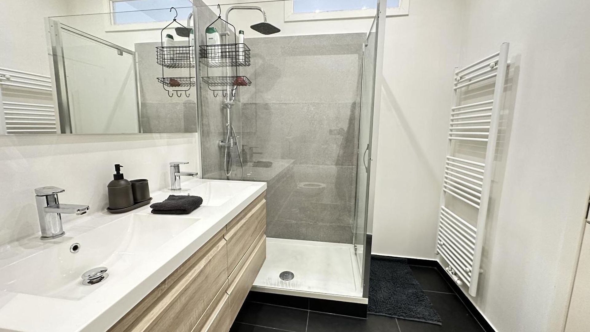 Trendy Flat In *