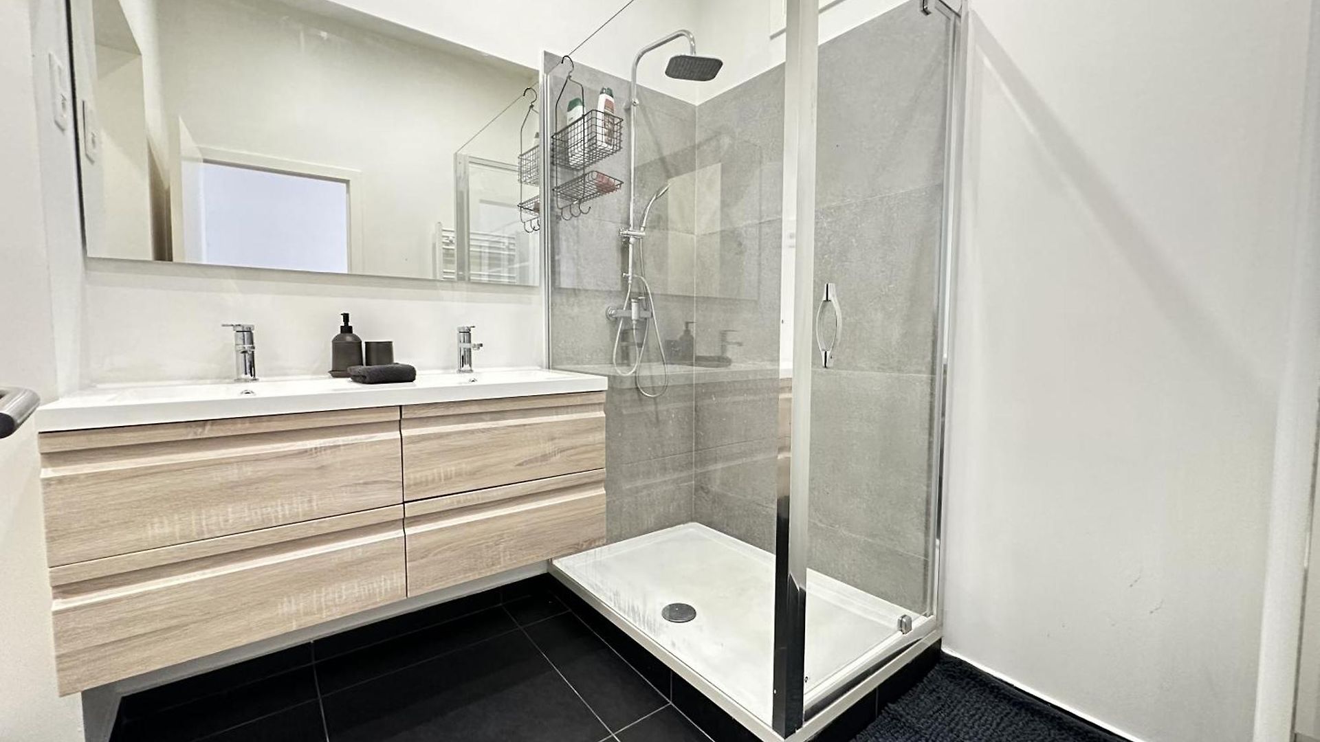 Trendy Flat In Apartment *