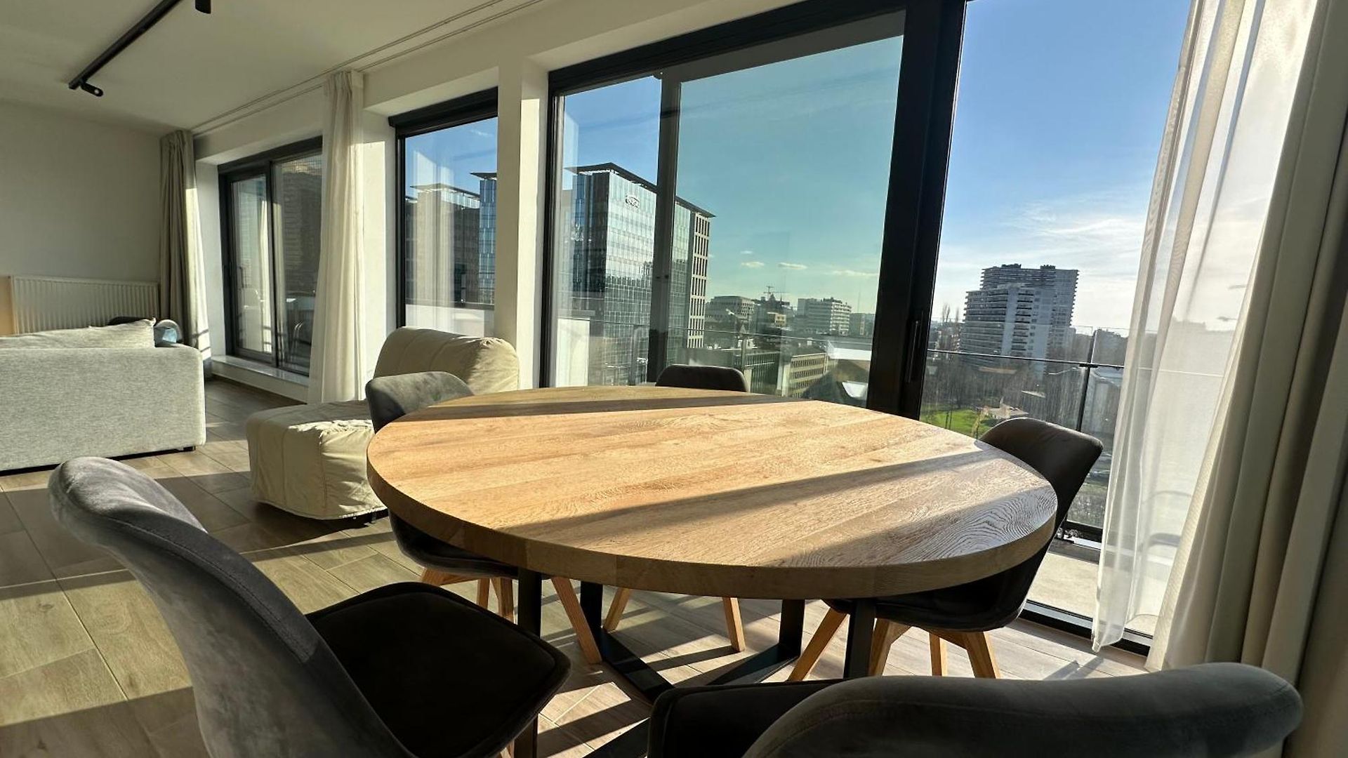 Penthouse In With Stunning View Apartment *