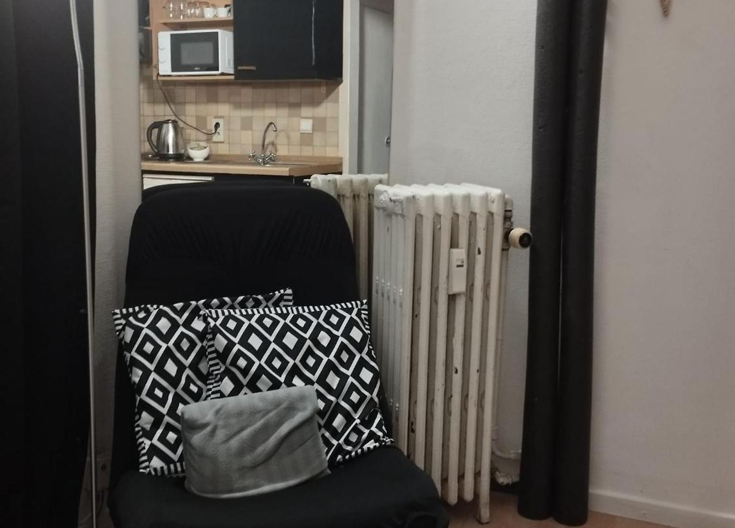 Rest In Apartment *