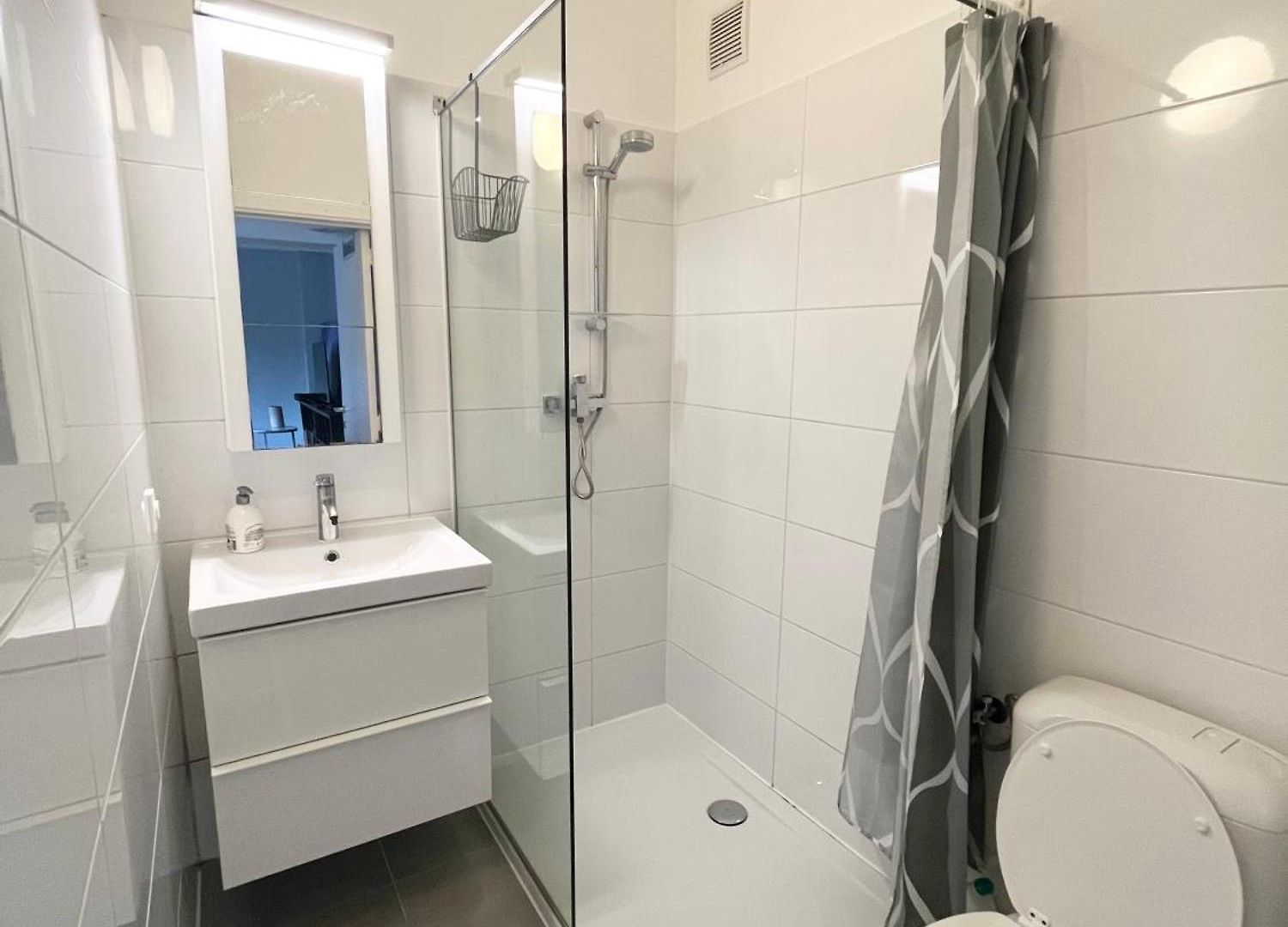 Apartment Beautiful One Bedroom Flat Flagey