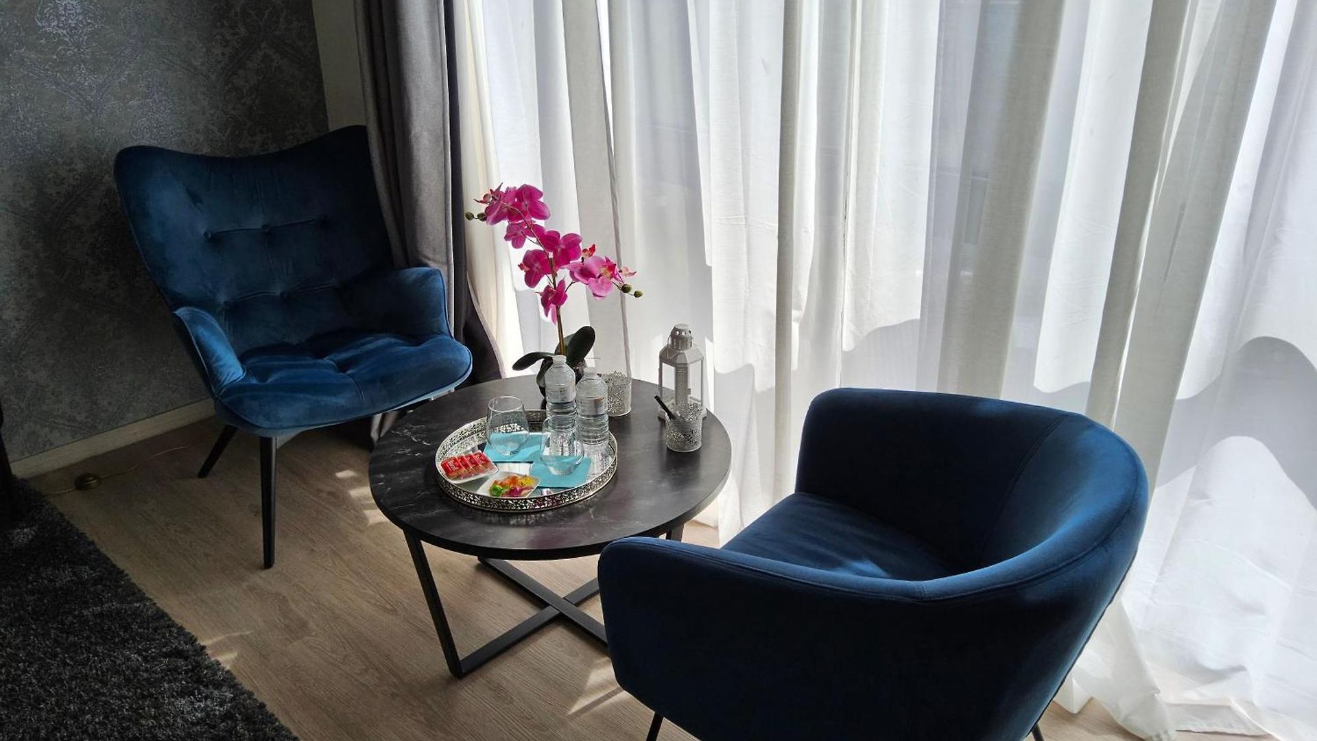 Deluxe Au 2eme Etage, Double Au 4eme Etage Not A