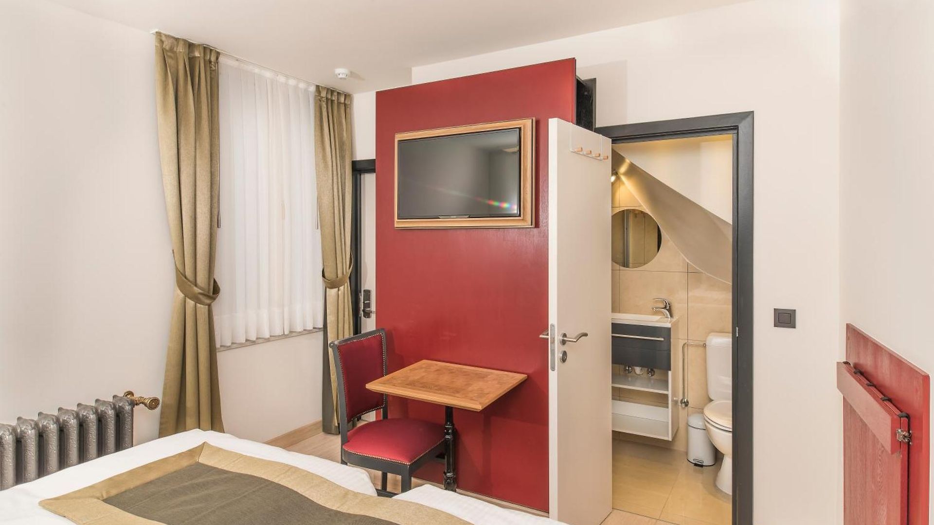 Agora Grand Place Hotel