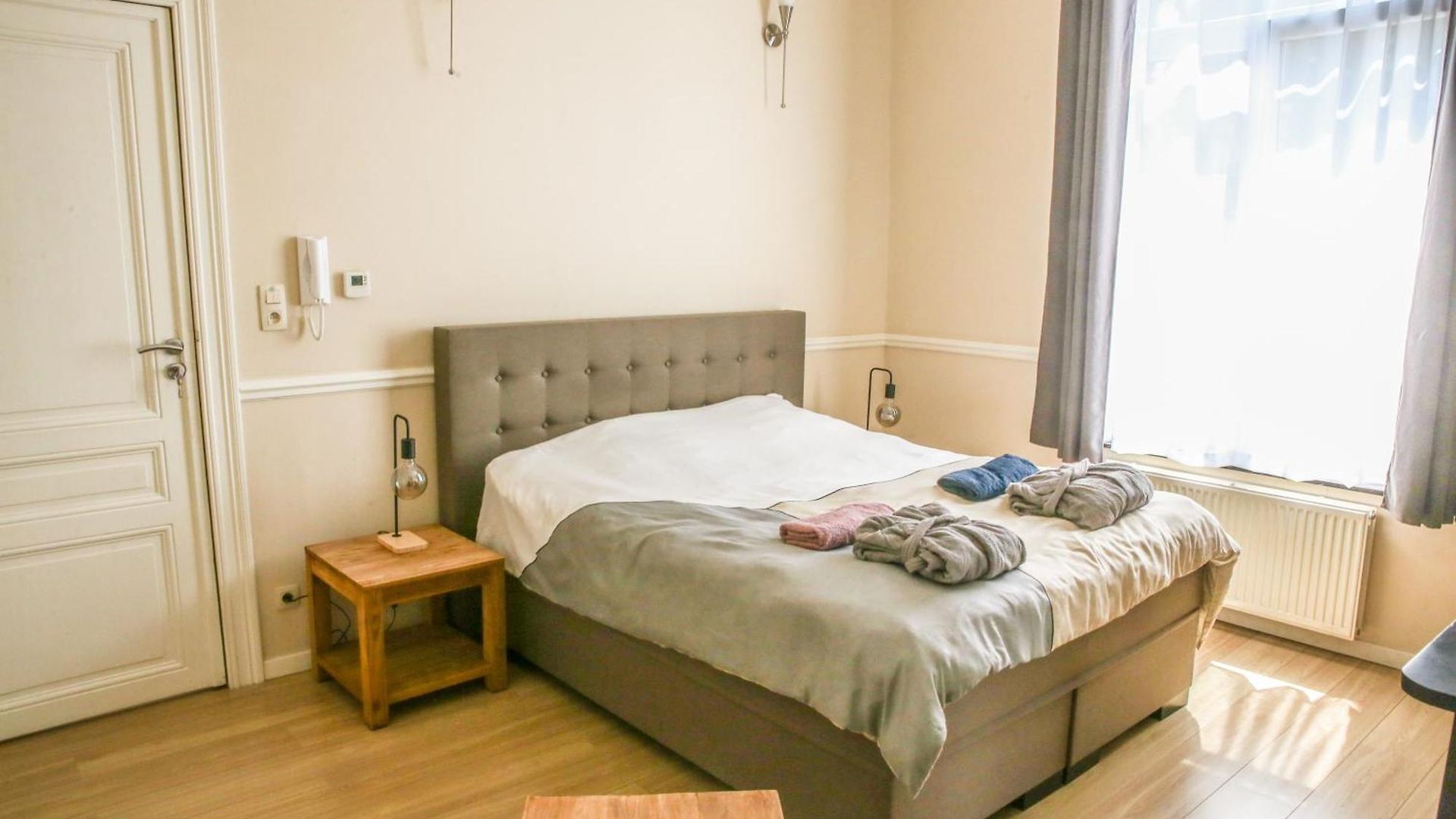 Apartment Centre *