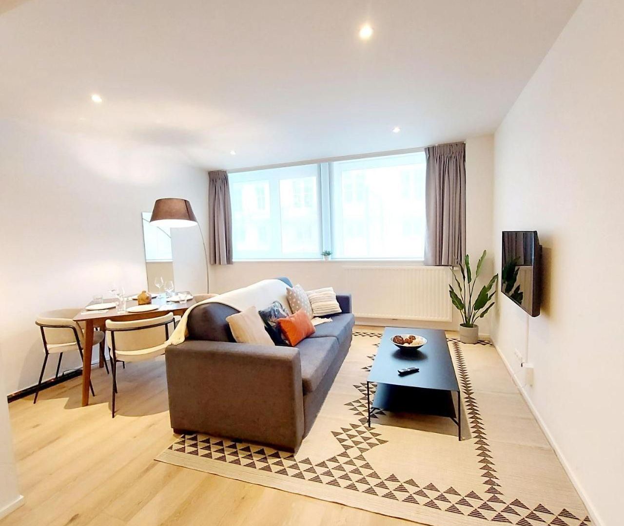 New Luxe Grand Place Apartment