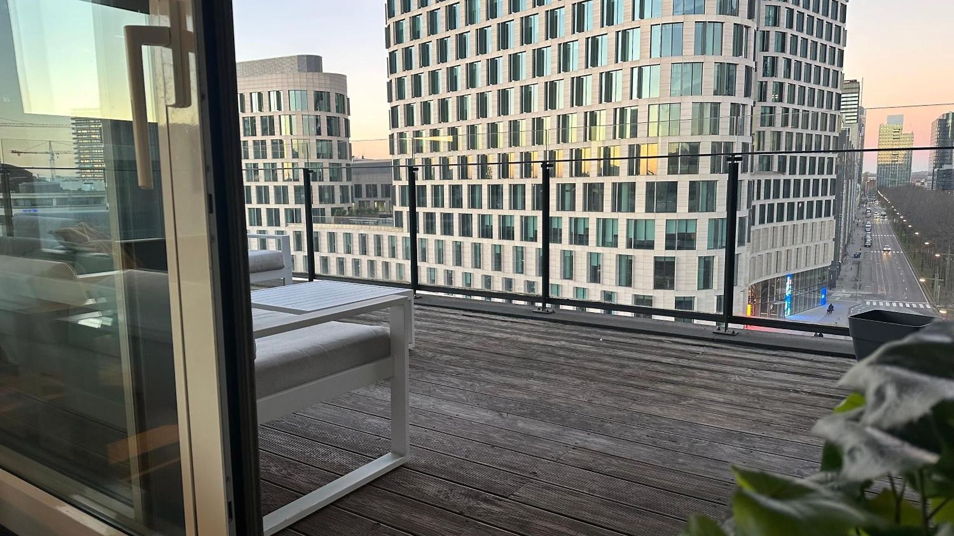 Apartment With Balcony In Center *