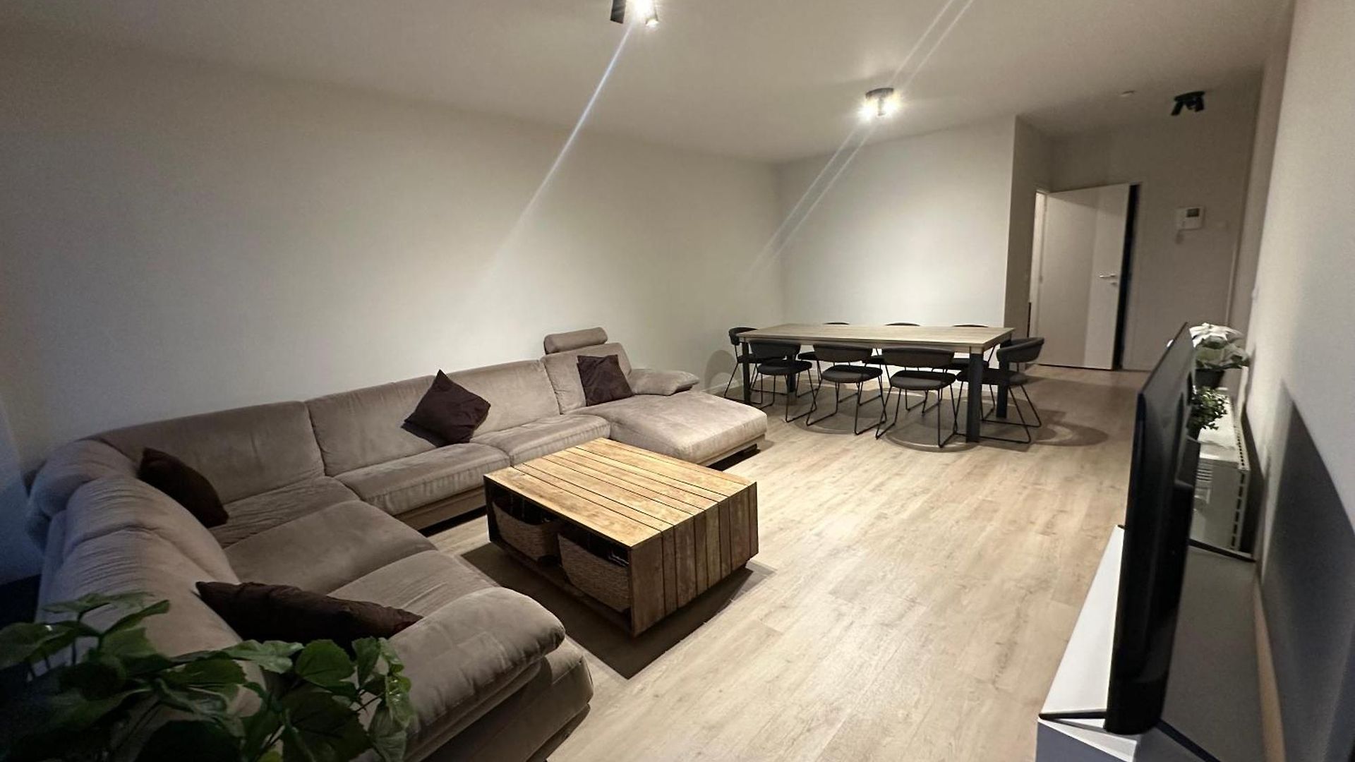Apartment With Balcony In Center