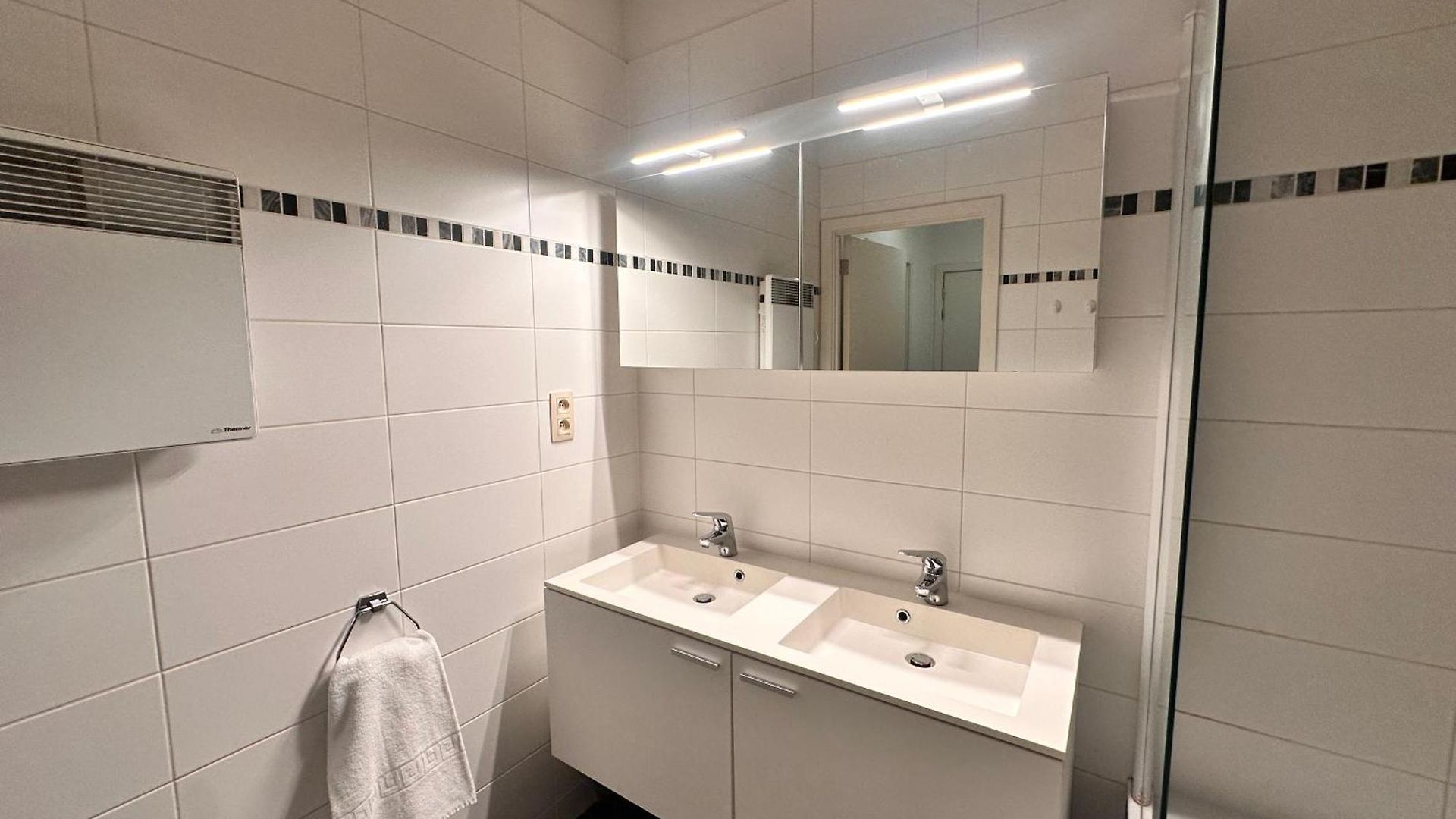 Cosy 2 Bedroom In Center Apartment *