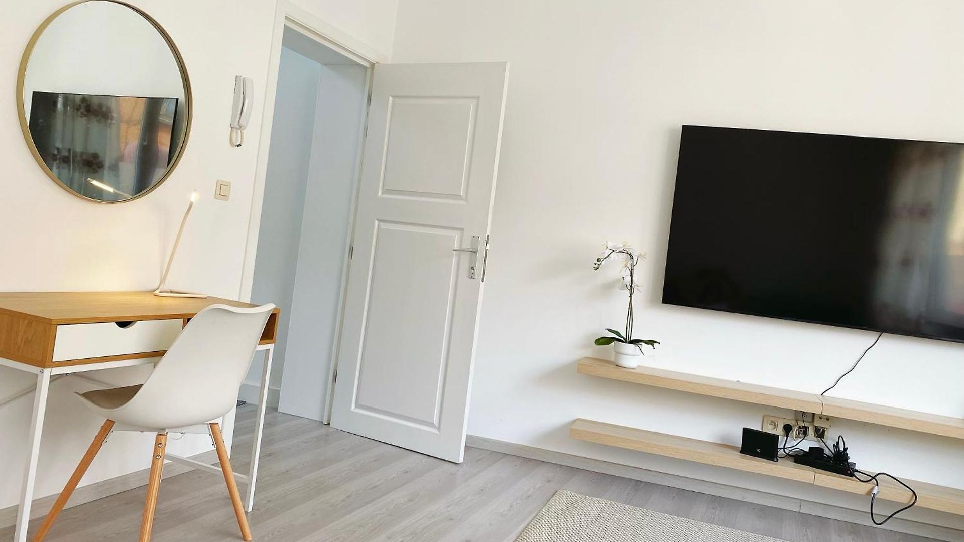 Sweet With Big Terrace Apartment