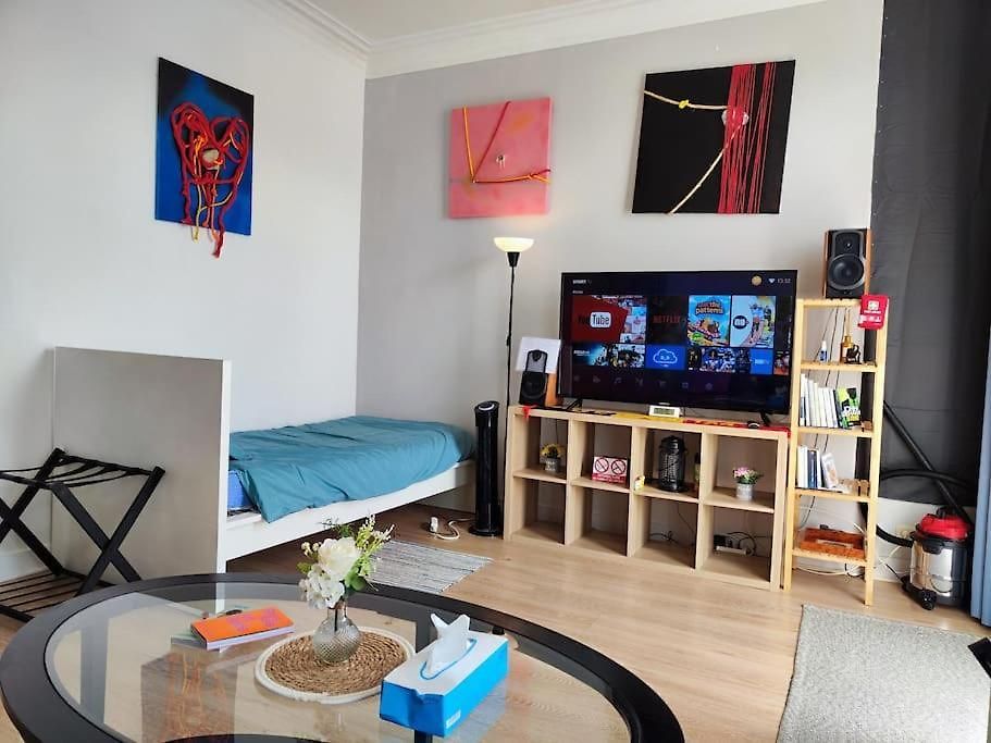 Entier Avec Balcon - Tour Et Taxis Brussels