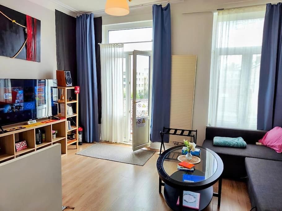 Entier Avec Balcon - Tour Et Taxis Apartment Brussels