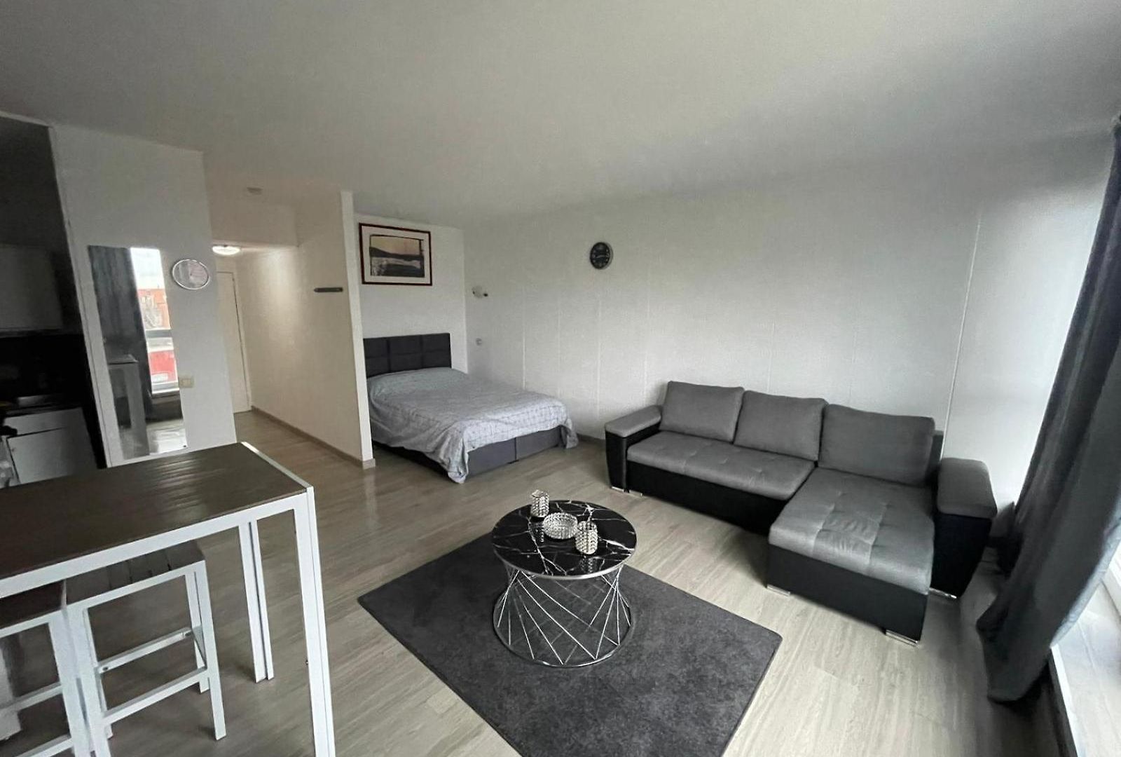 Elegant A Louise, Quartier Prestige De Apartment