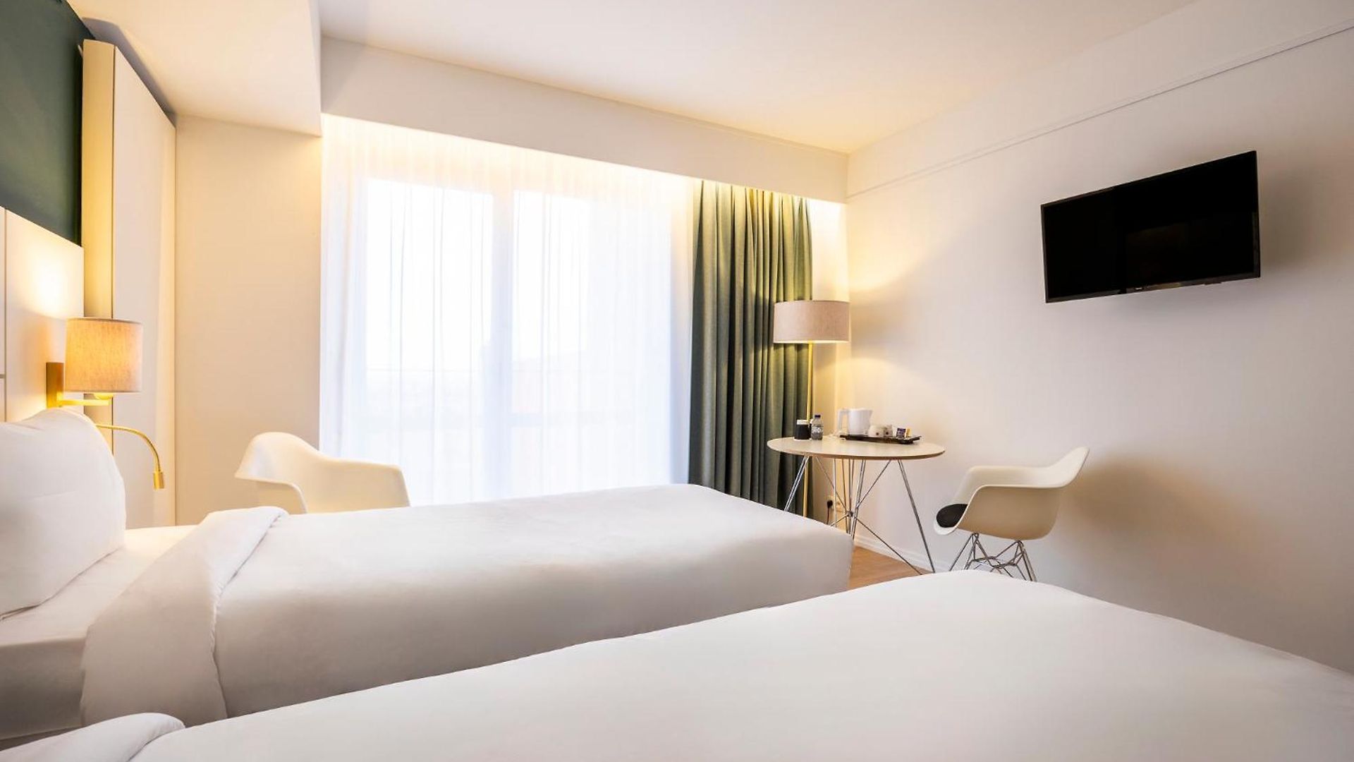 Hotel Ibis Styles Louise 3*