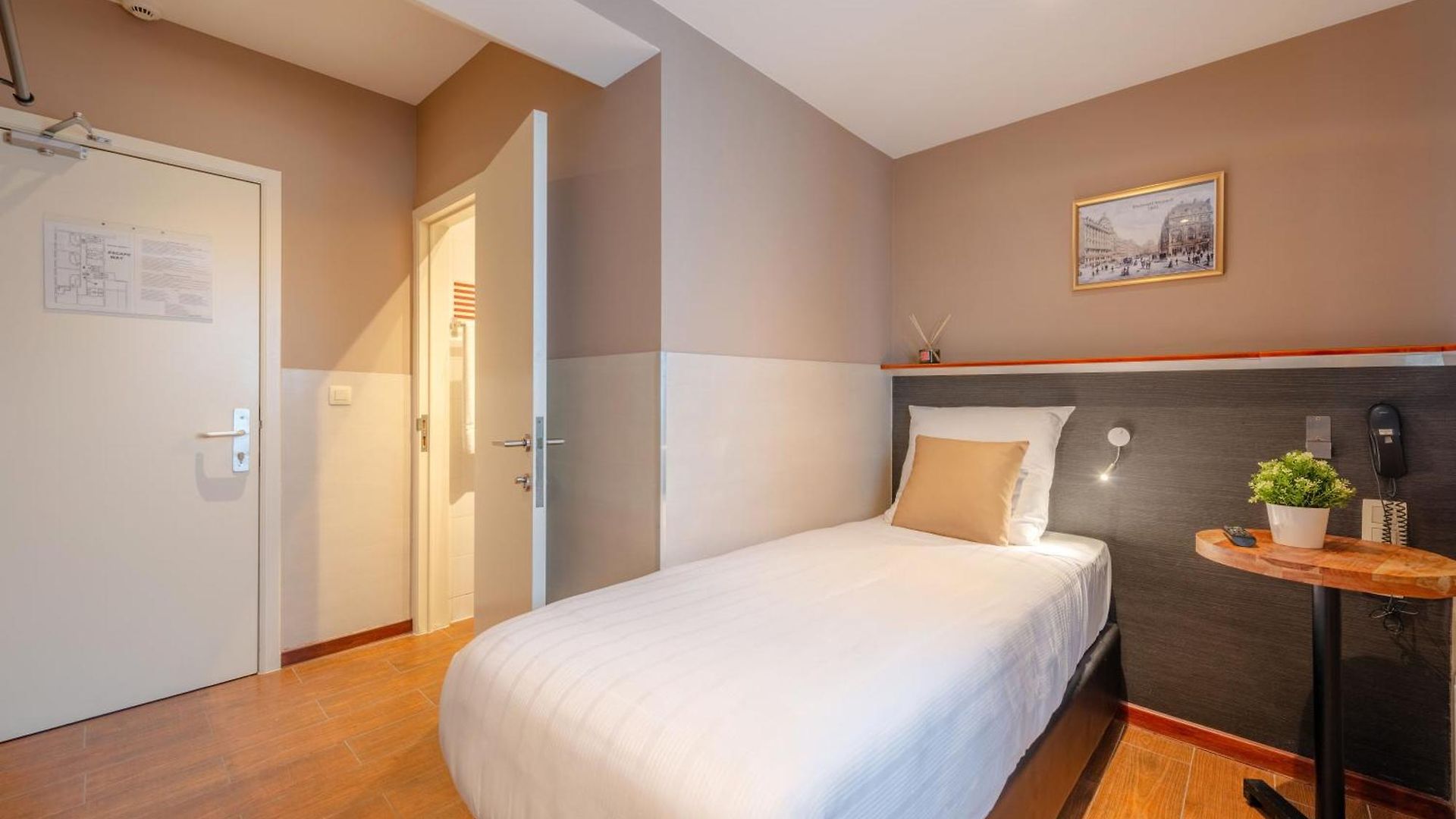 Barry Hotel 2*