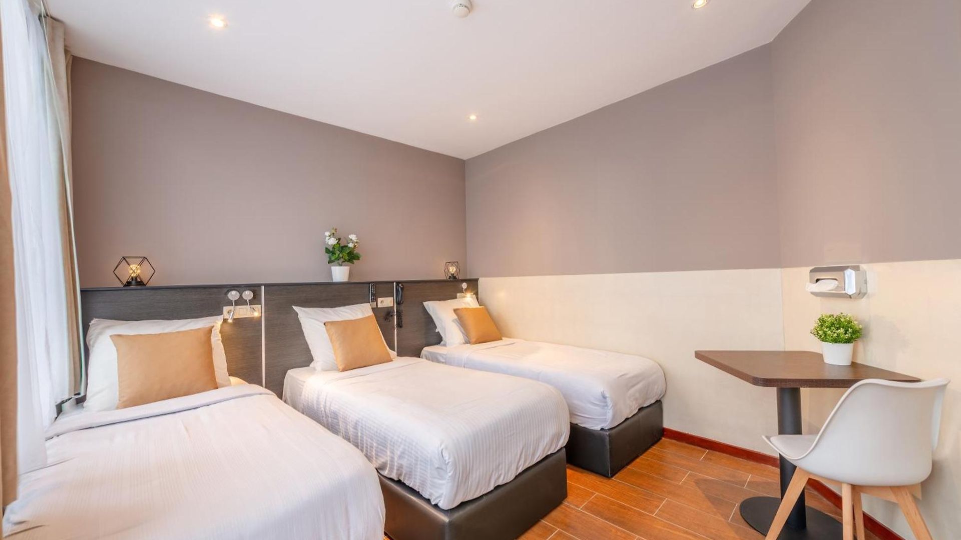 Barry Hotel 2*