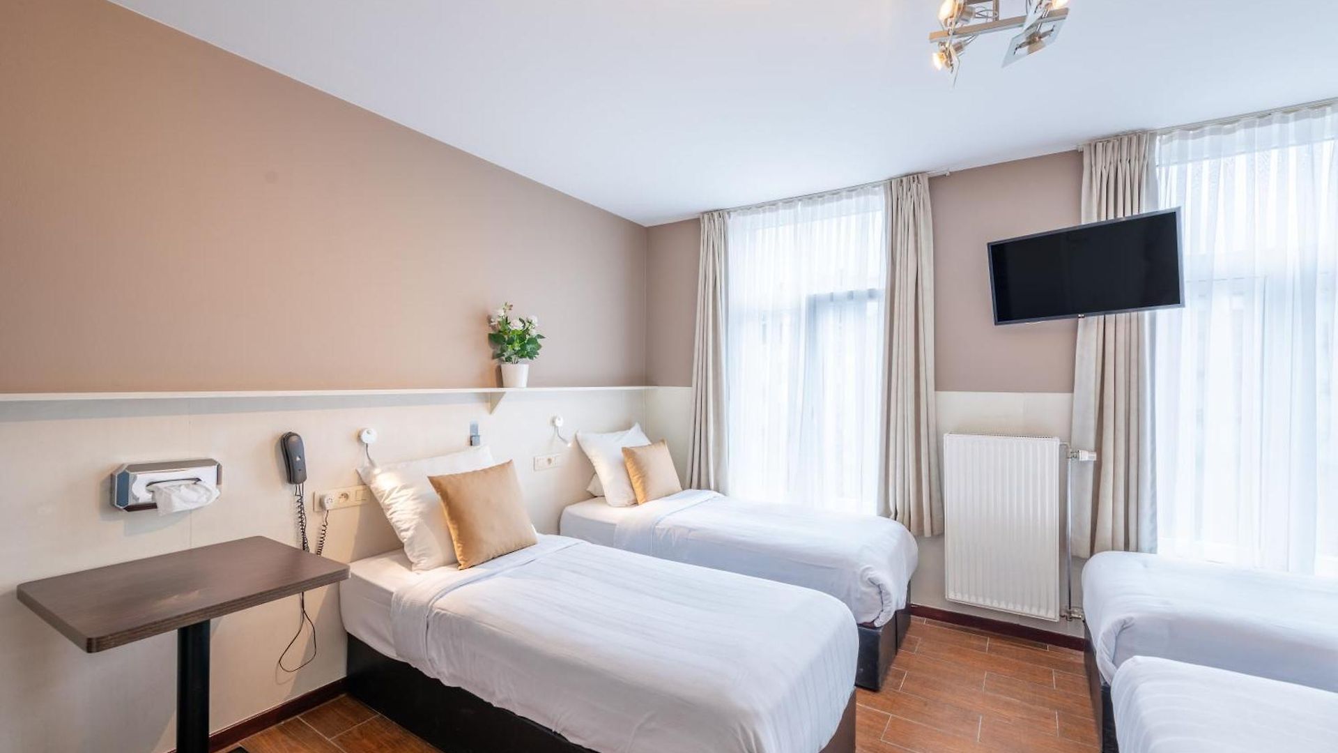 Hotel Barry