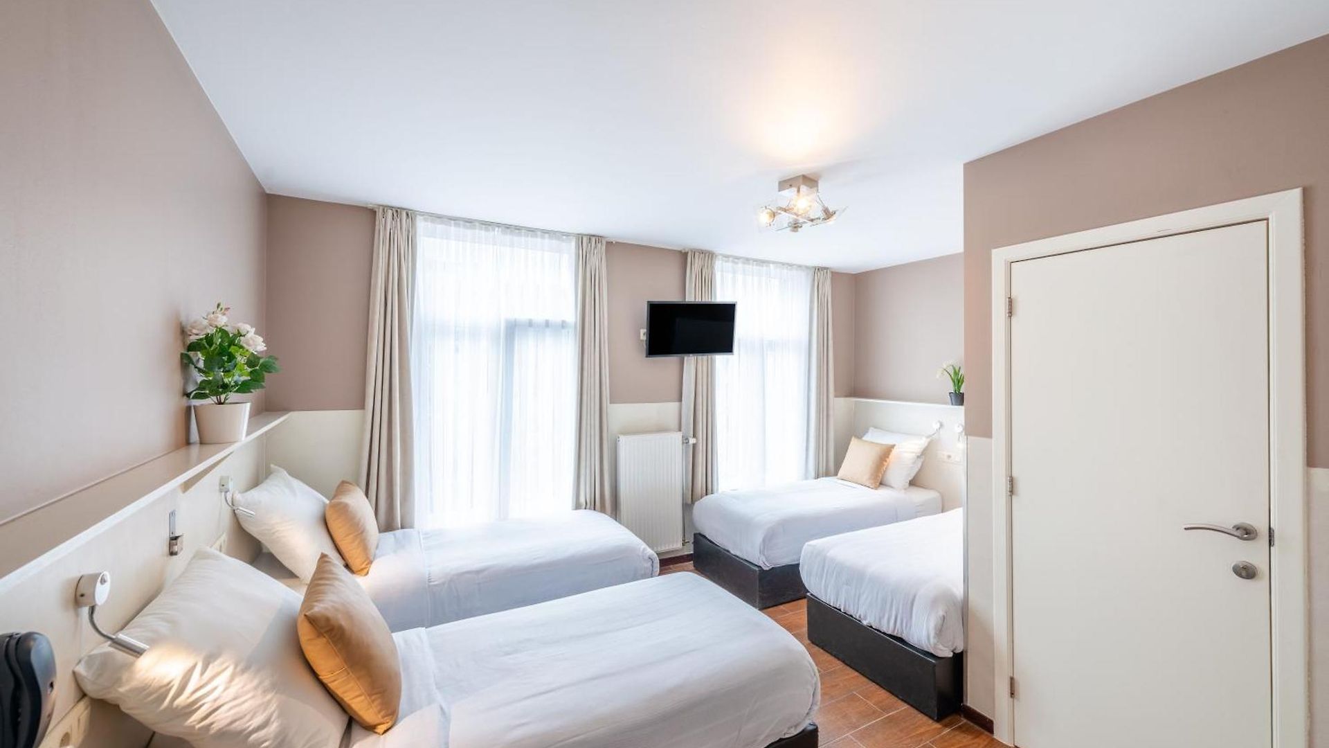 Barry Hotel 2*