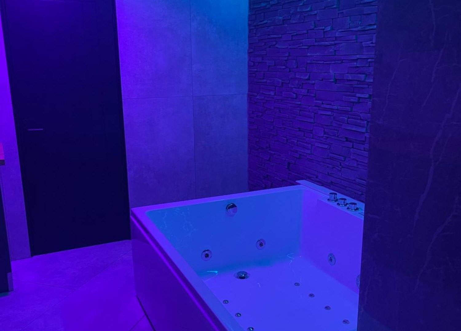 Apartment Jungle Romantic - Private Jacuzzi - Brussels
