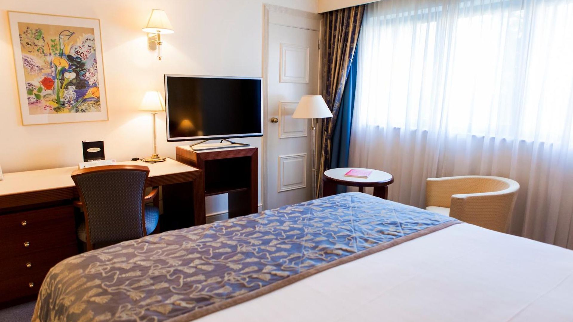 Le Chatelain Hotel 5*
