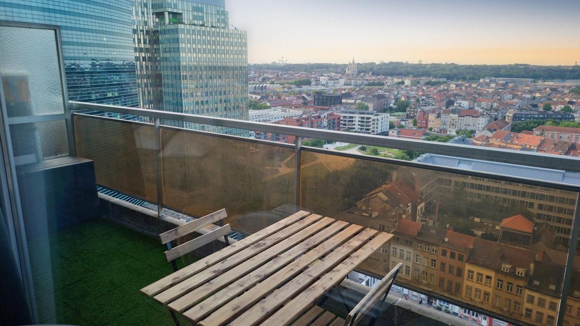 Apartment Avec Vue Panoramique Et Parking Gratuit Brussels