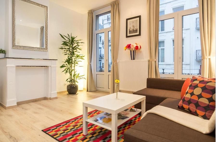 - Steps Grand Place - Local Vibrant Neighbourhood Brussels