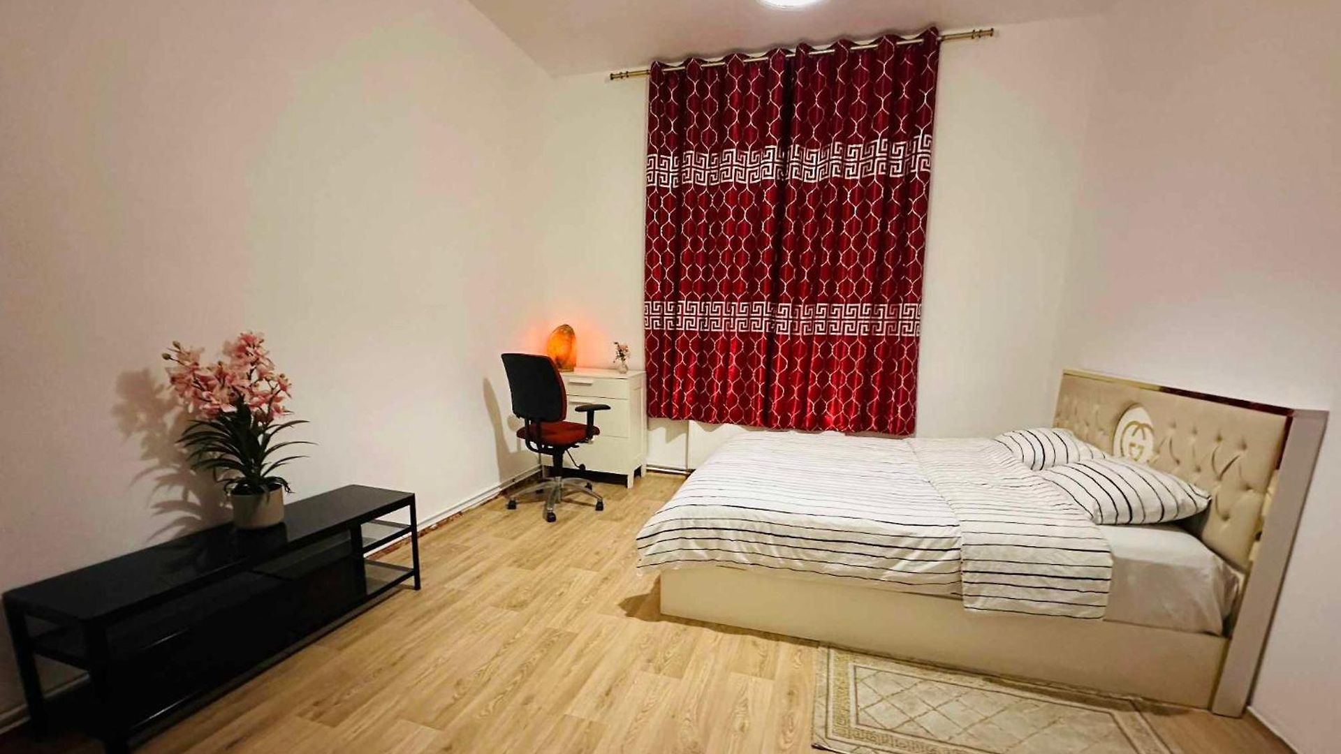 Modern & Comfortable Center Oasis~king Bed ! * Brussels