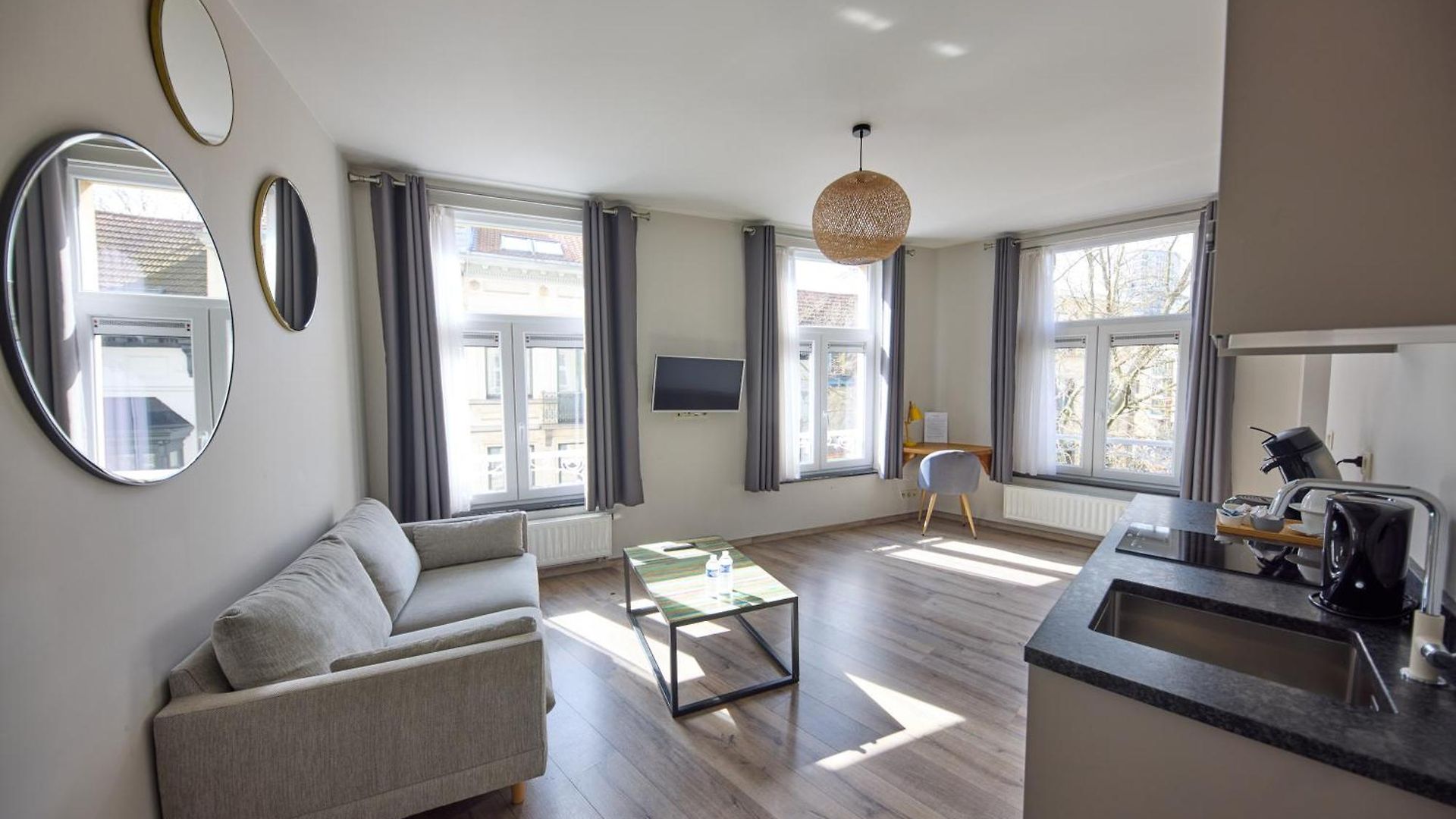 Schuman Luxe Apartment *