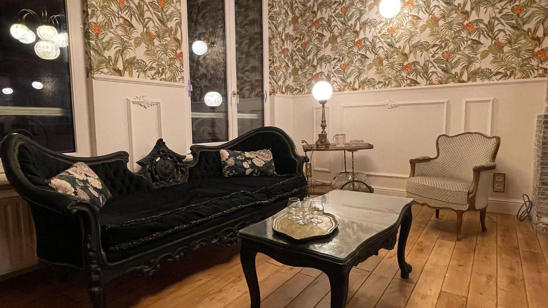La Petite Foret Art Deco In *