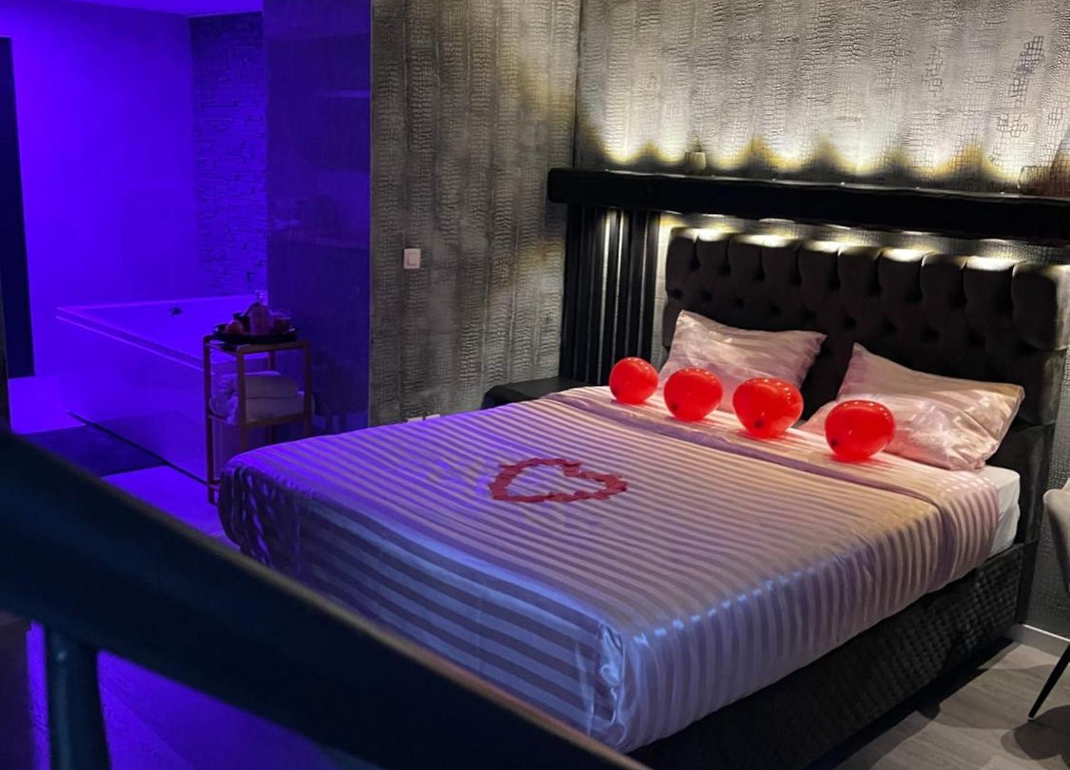 Apartment Jungle Romantic - Private Jacuzzi - *