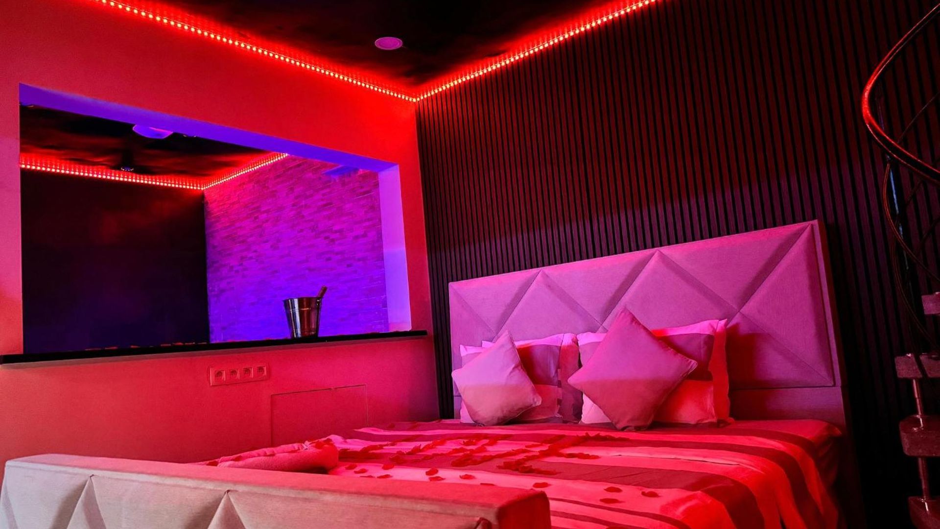 Love hotel Bolingo *