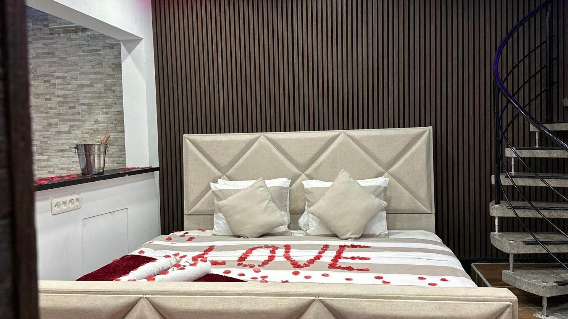 Love hotel Bolingo