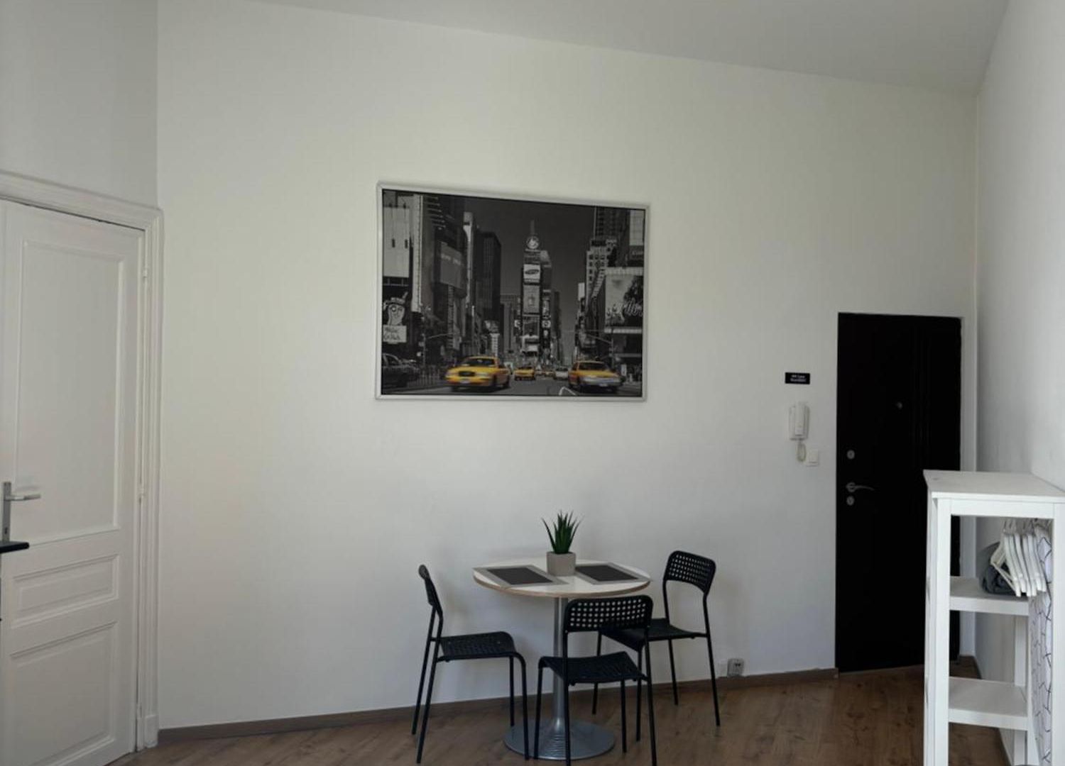 Issa Apartment *