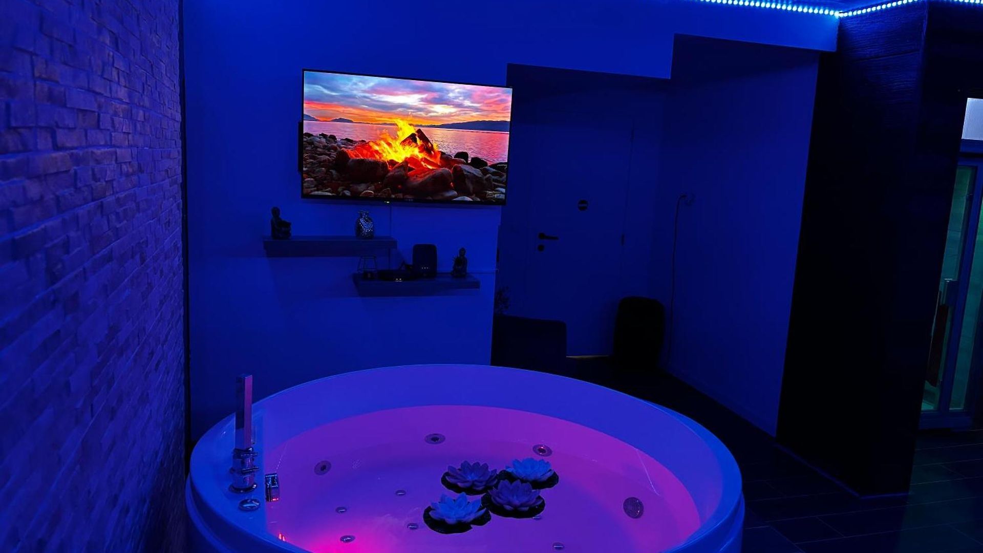 Bolingo Love hotel
