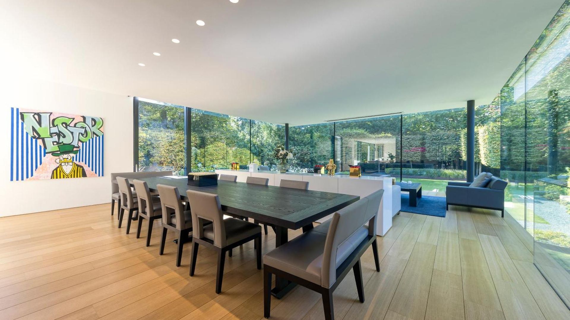 Luxurious 1000m2 With Garden And Pool