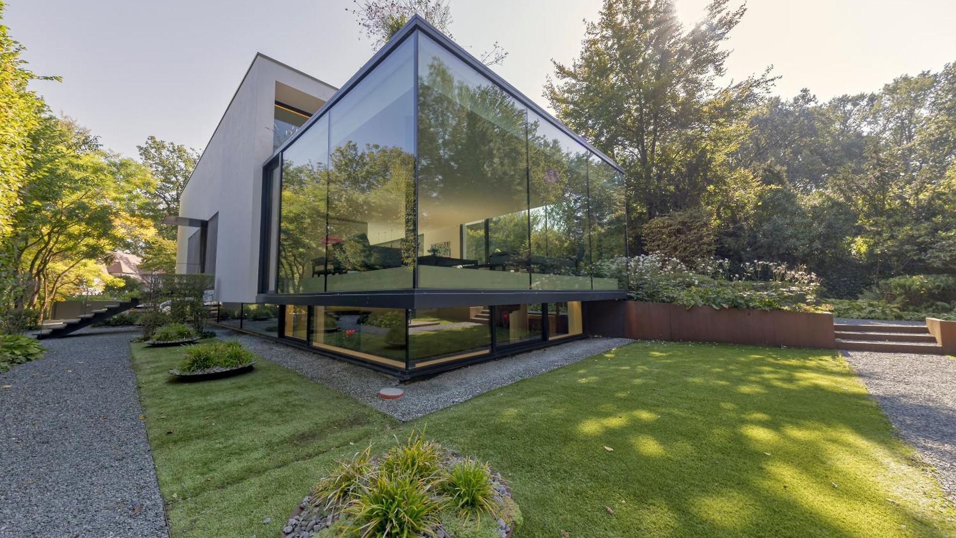 Luxurious 1000m2 With Garden And Pool Villa