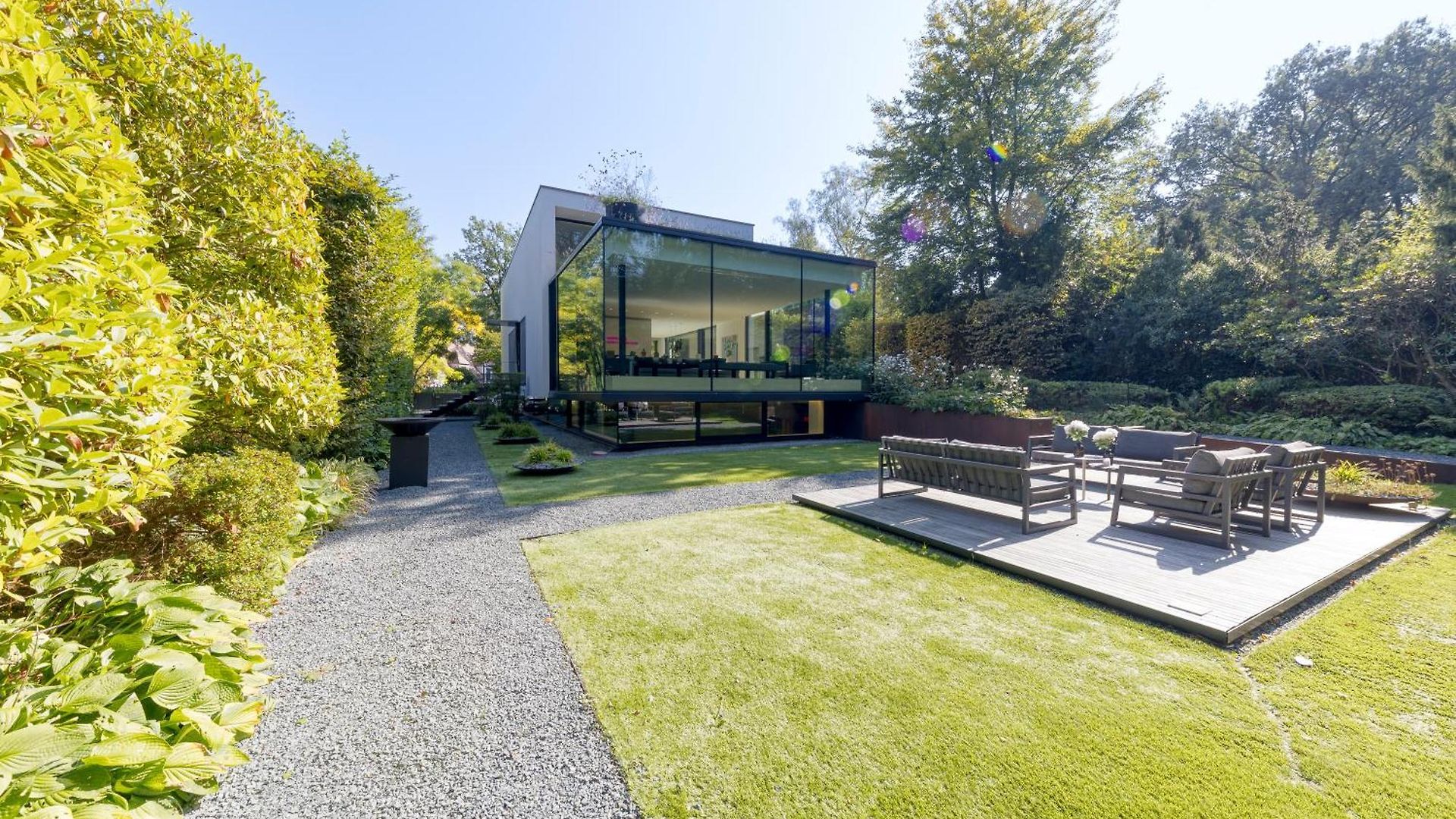Luxurious 1000m2 With Garden And Pool