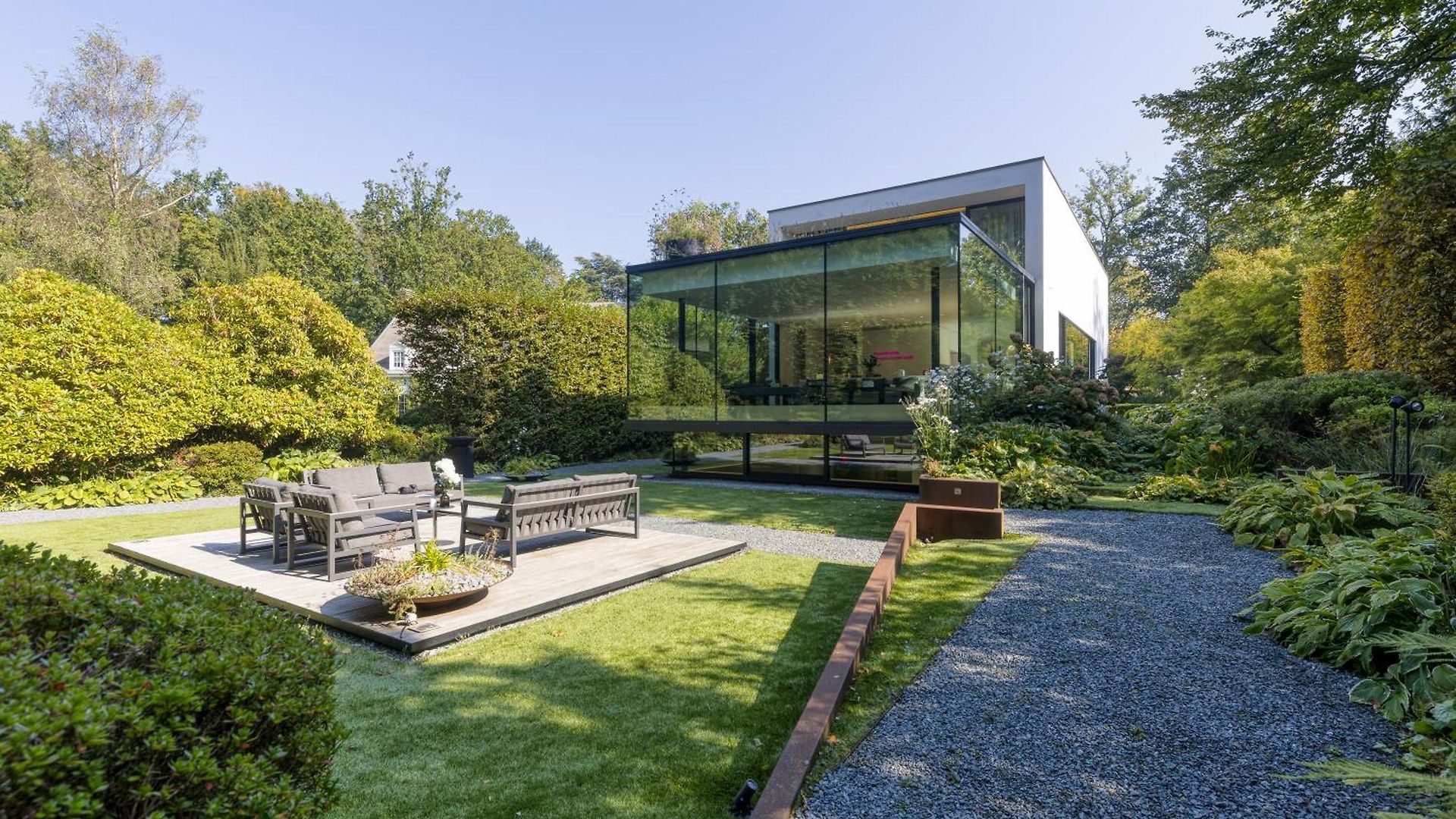 Luxurious 1000m2 With Garden And Pool Villa *