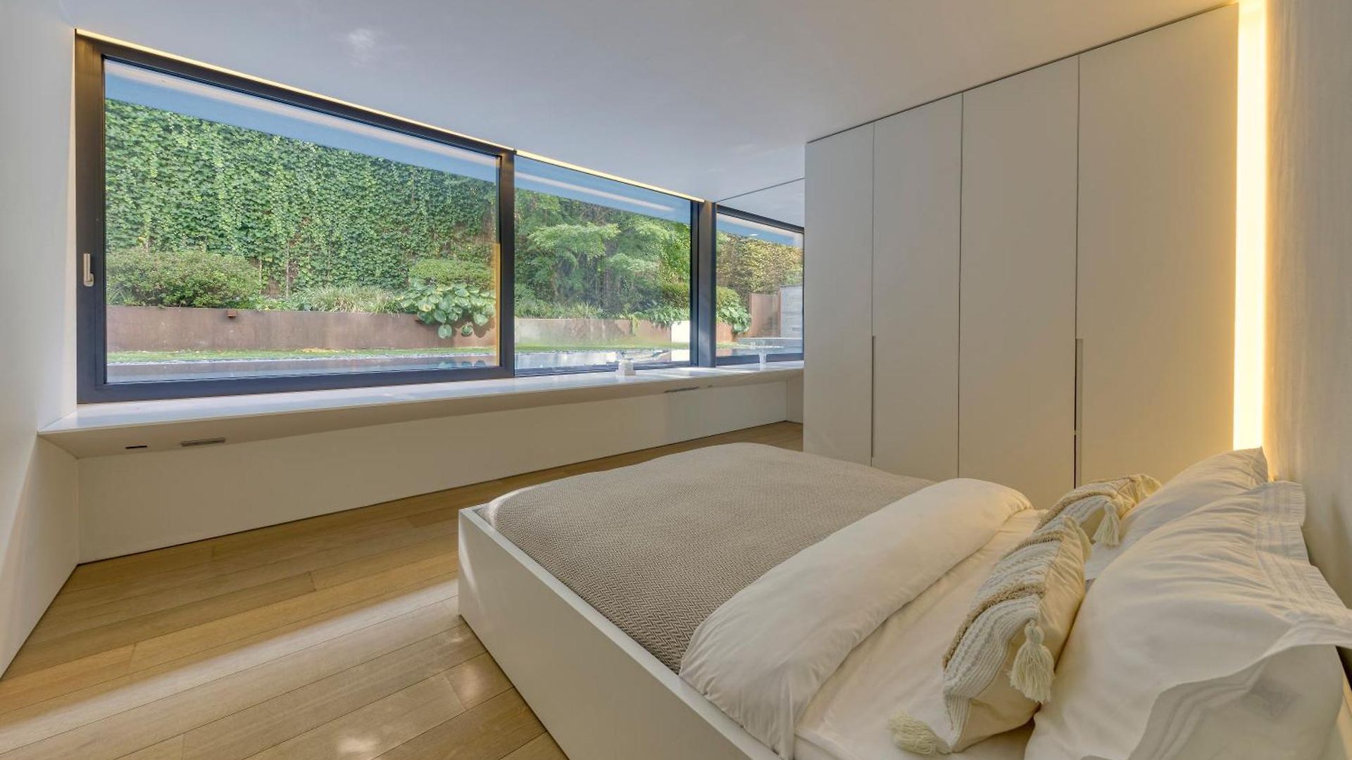 Luxurious 1000m2 With Garden And Pool Villa *