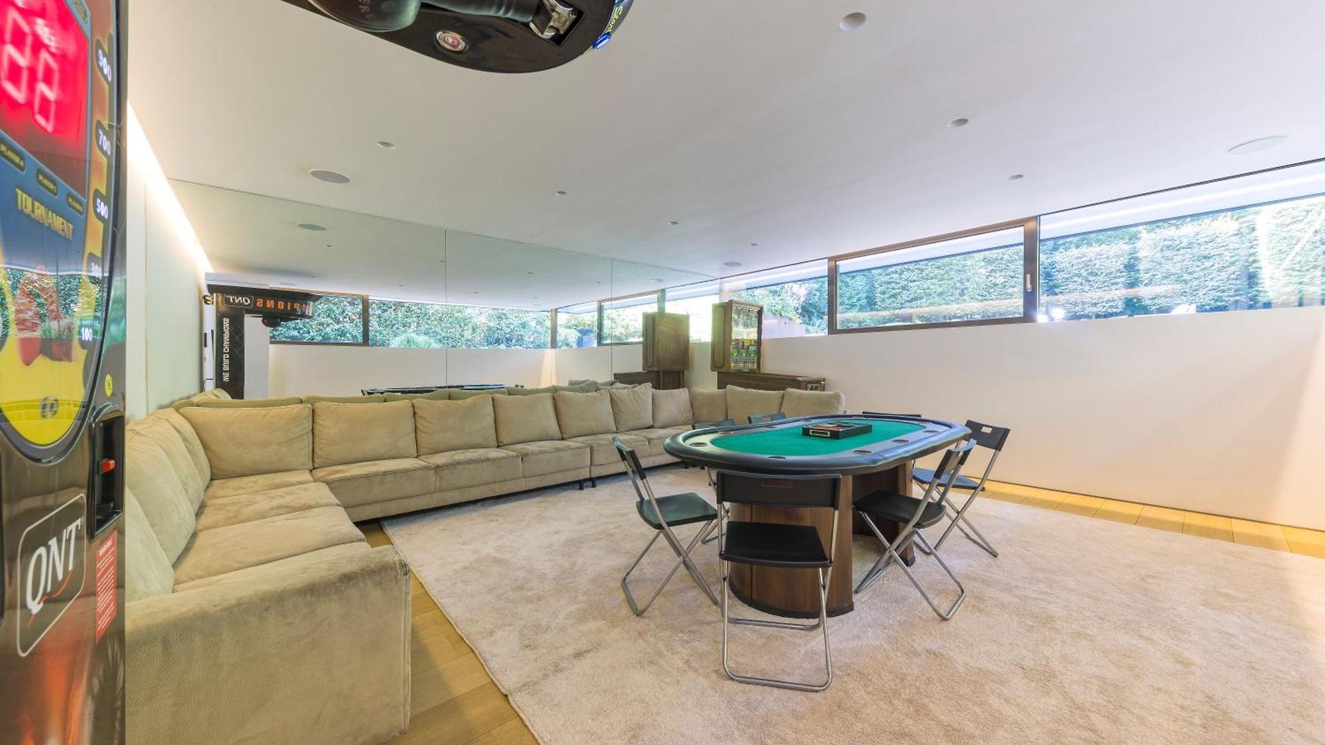Luxurious 1000m2 With Garden And Pool
