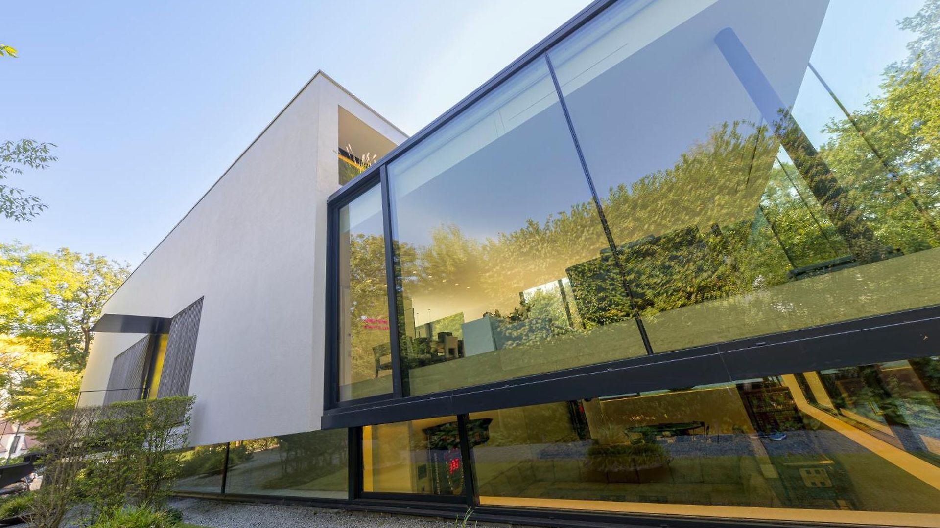 Luxurious 1000m2 With Garden And Pool *