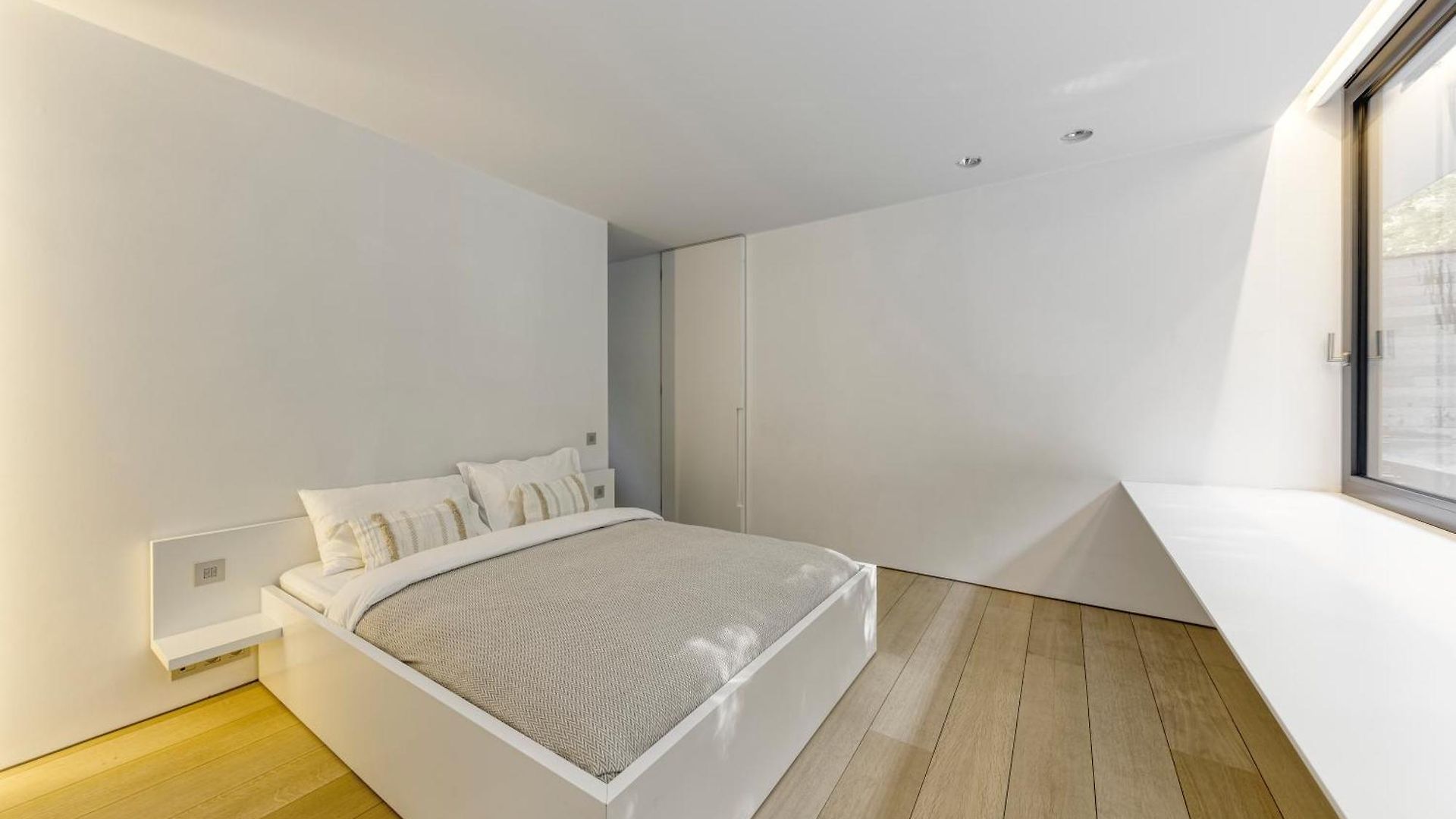 Luxurious 1000m2 With Garden And Pool Villa Brussels