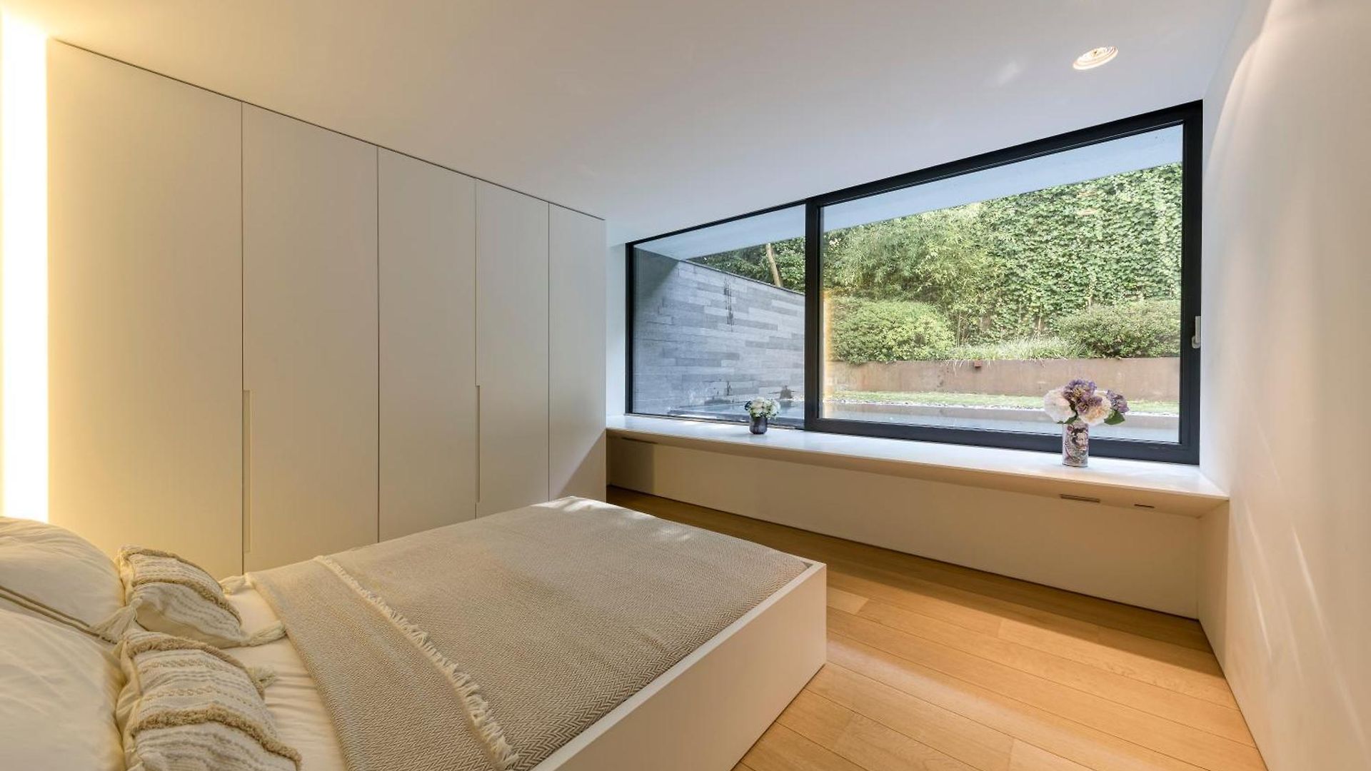 Luxurious 1000m2 With Garden And Pool Villa Brussels
