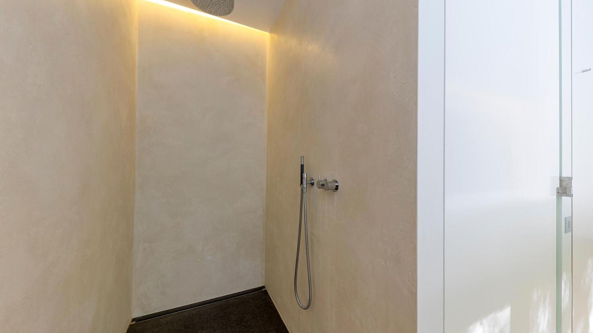 Luxurious 1000m2 With Garden And Pool * Brussels